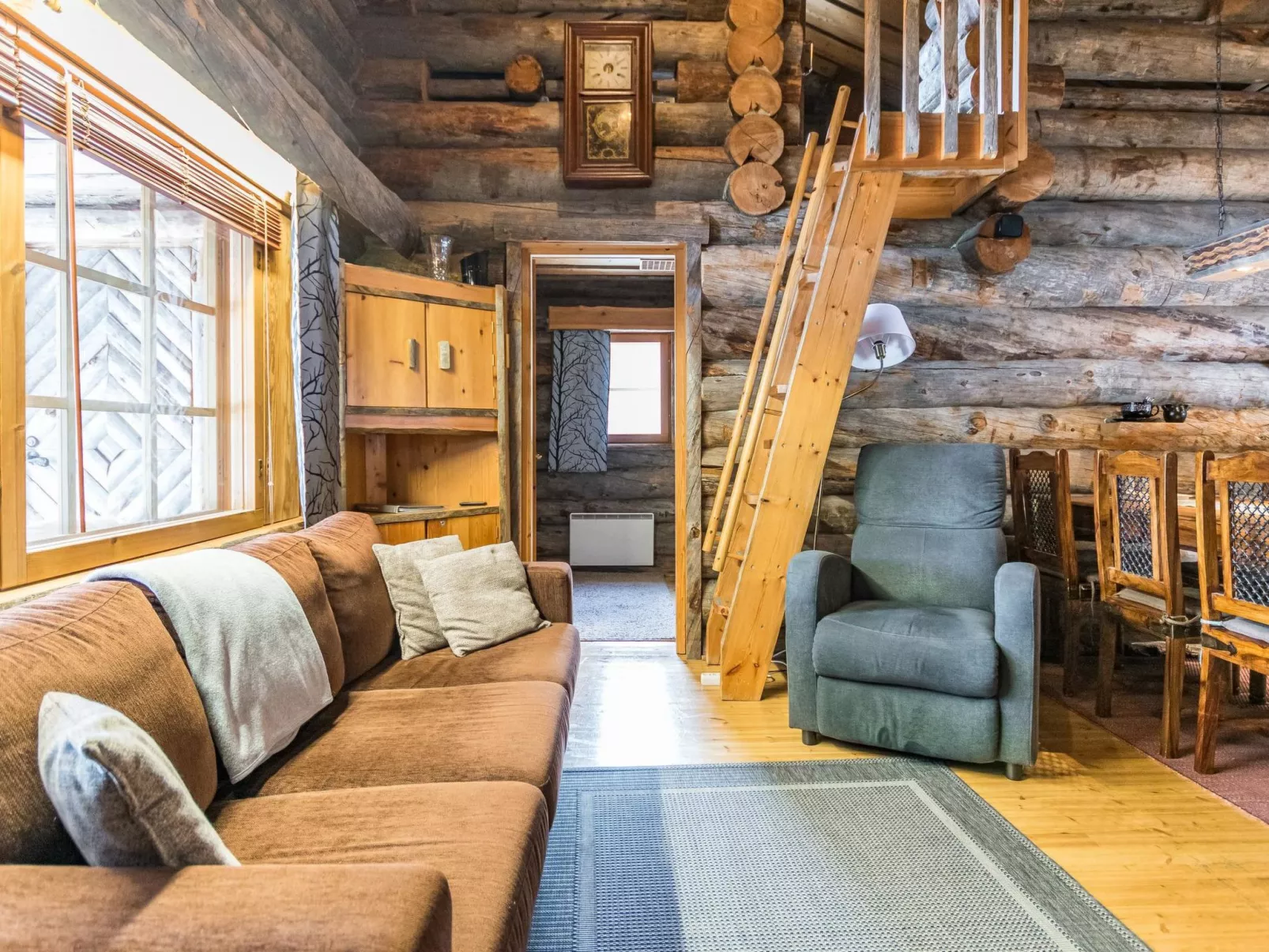 Seitsemän savua 4-Binnen