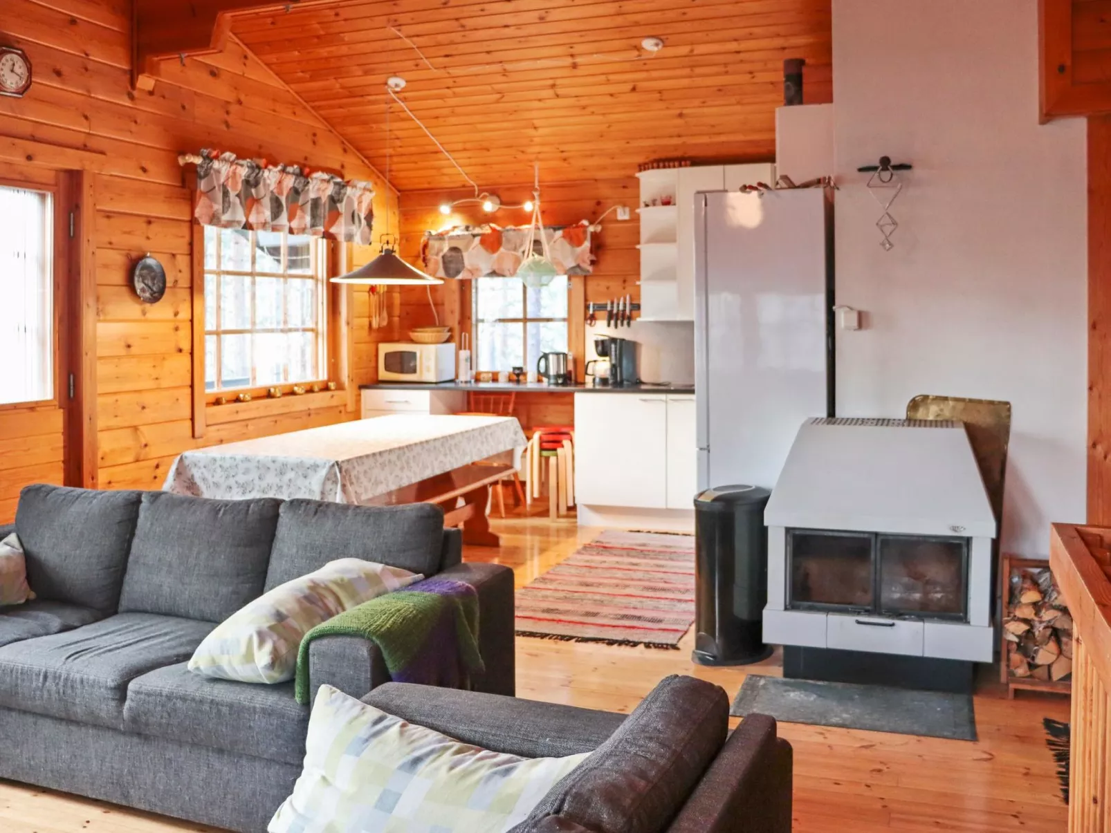 Alppitalo mökki-Binnen