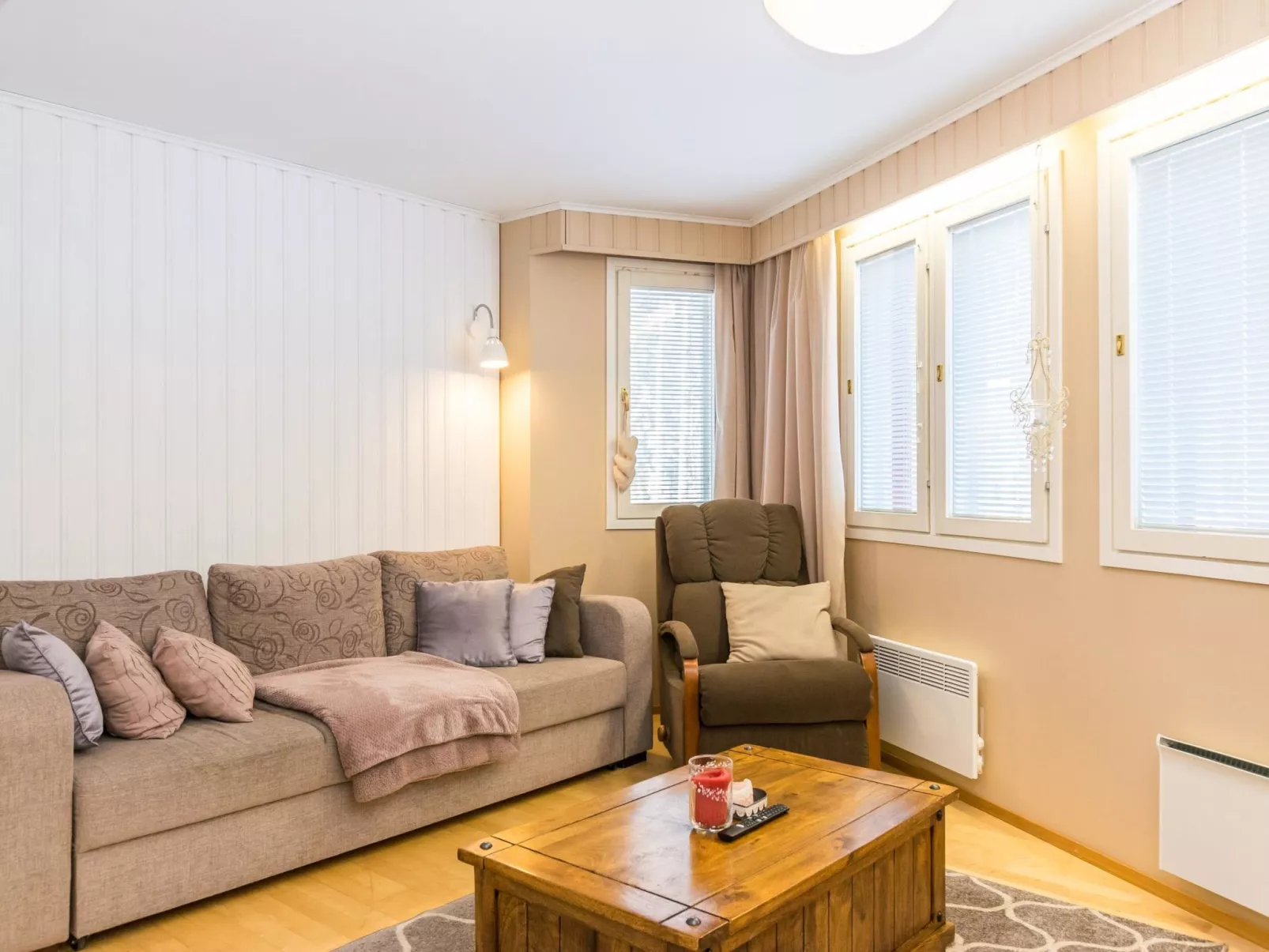 Hallantytär b4 paritalo-Binnen