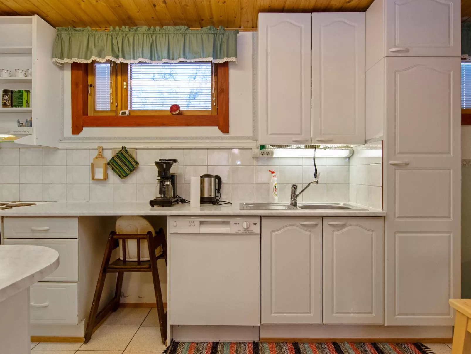 Kulma-alpit b paritalon alak-Binnen