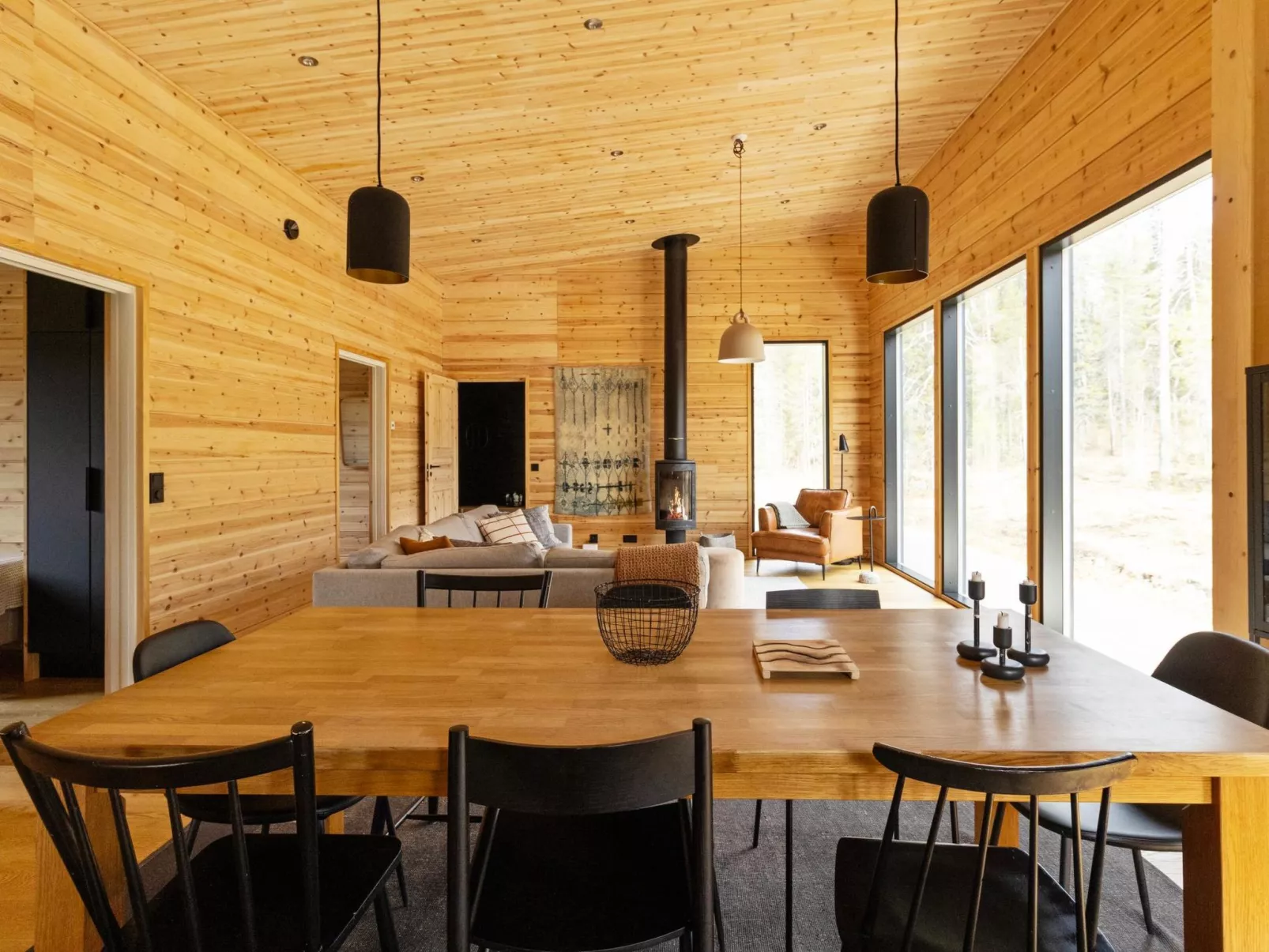 Sallan kuukkeli-Binnen