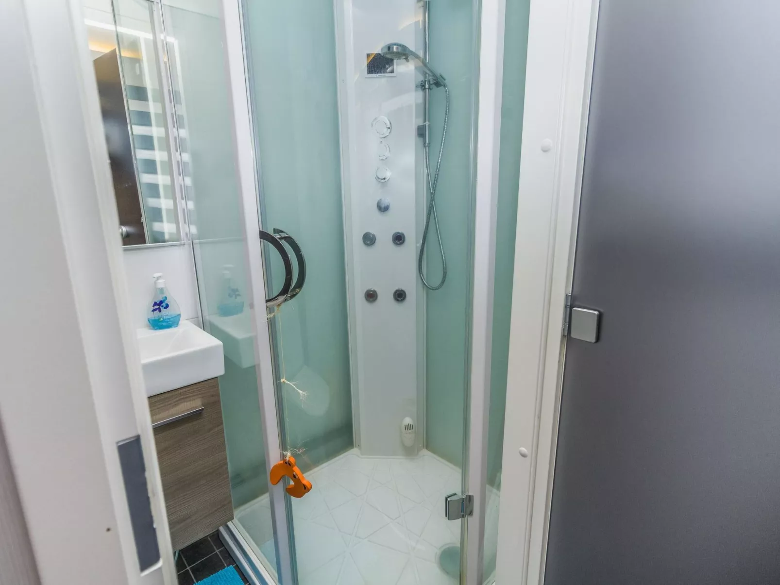 Vuosselin helmi b21-Binnen