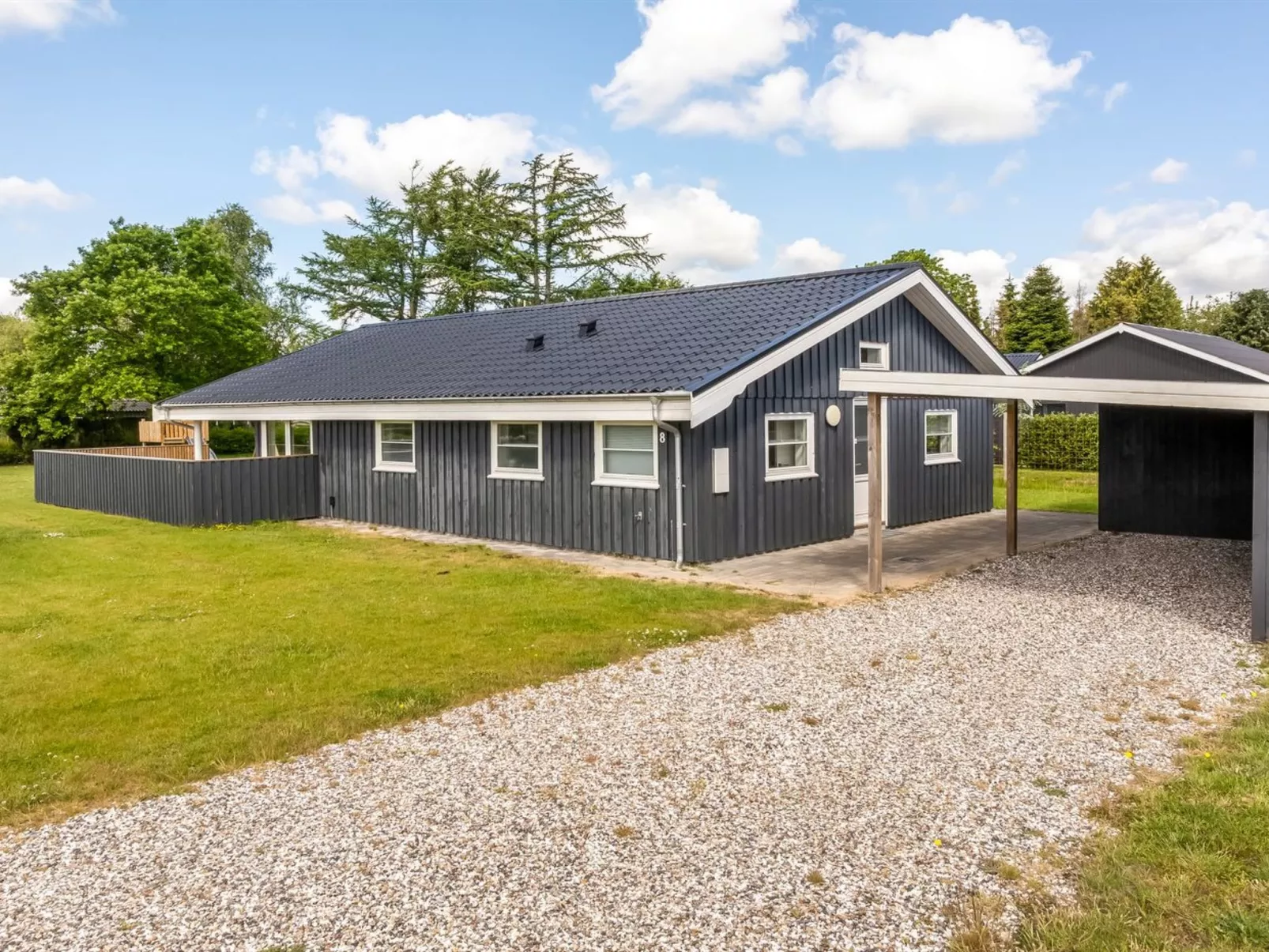 "Ebertine" - 740m to the fjord-Buiten