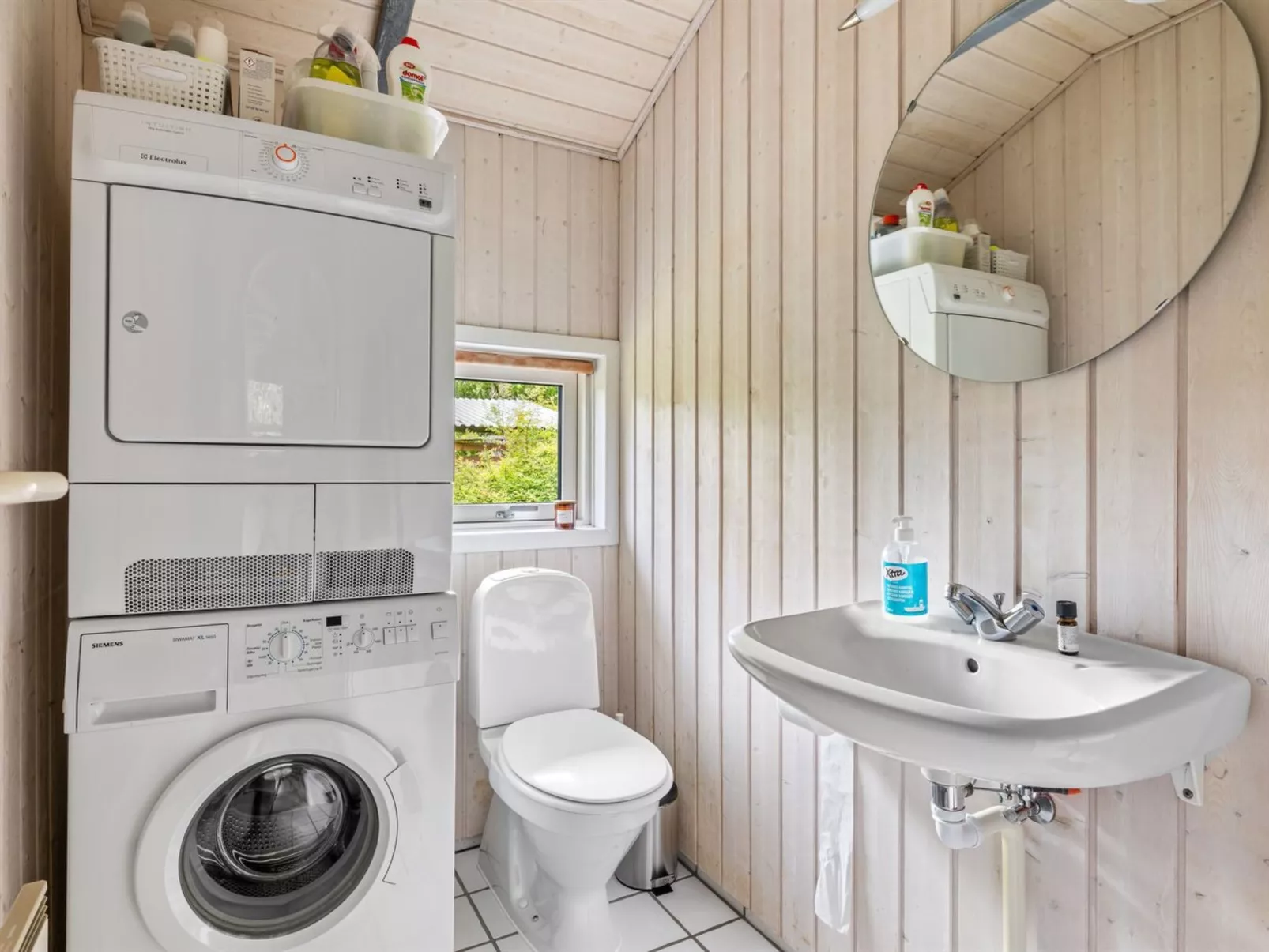 "Hennrik" - 240m from the sea-Binnen