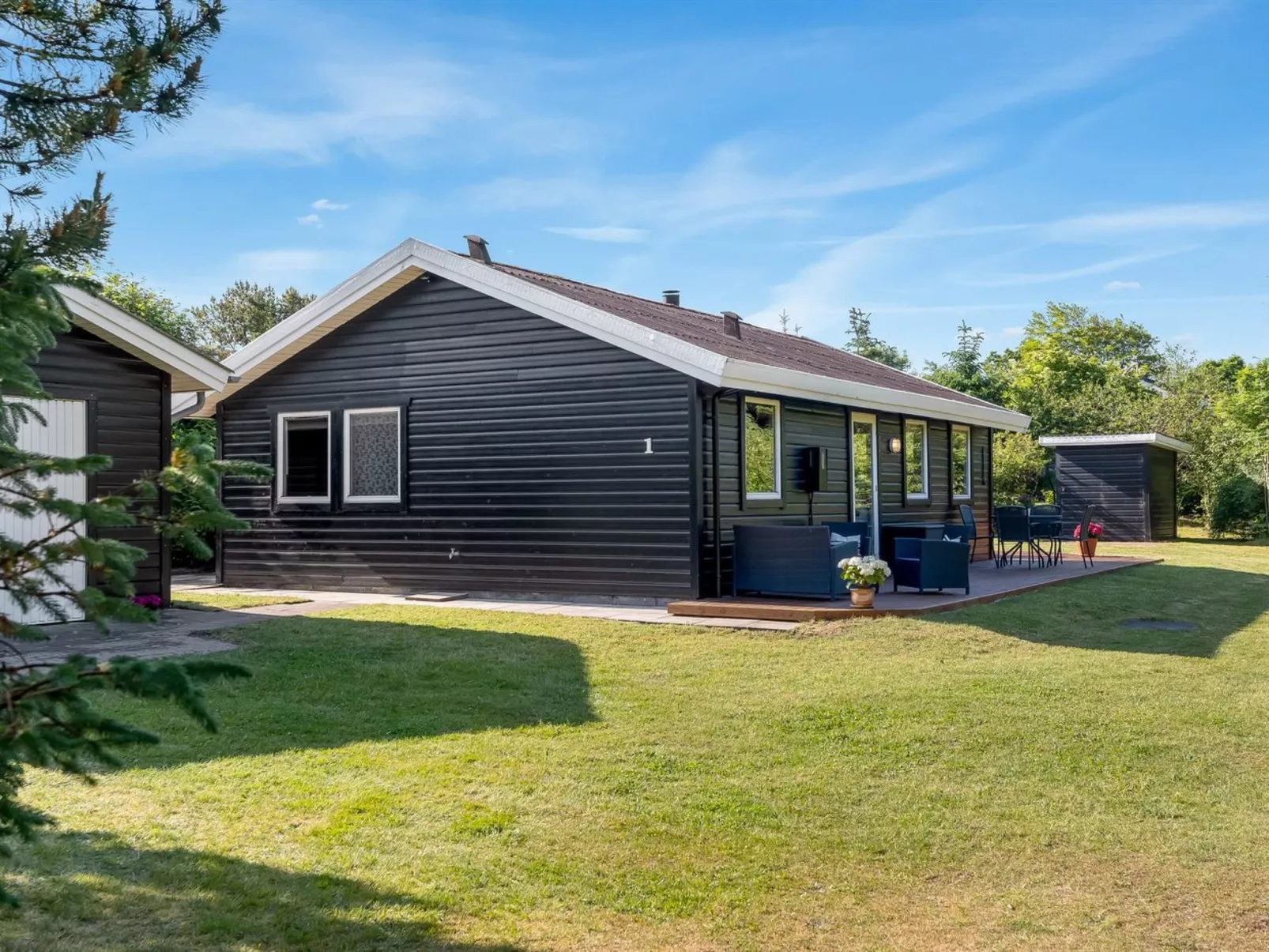 "Laris" - 700m to the fjord-Buiten