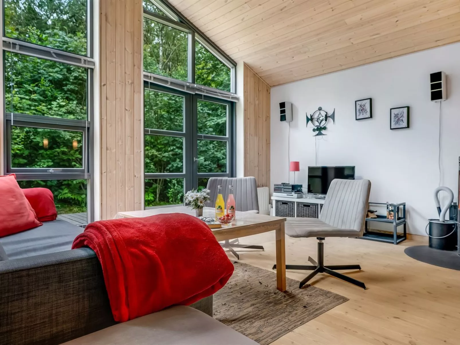 "Suna" -  from the sea-Binnen