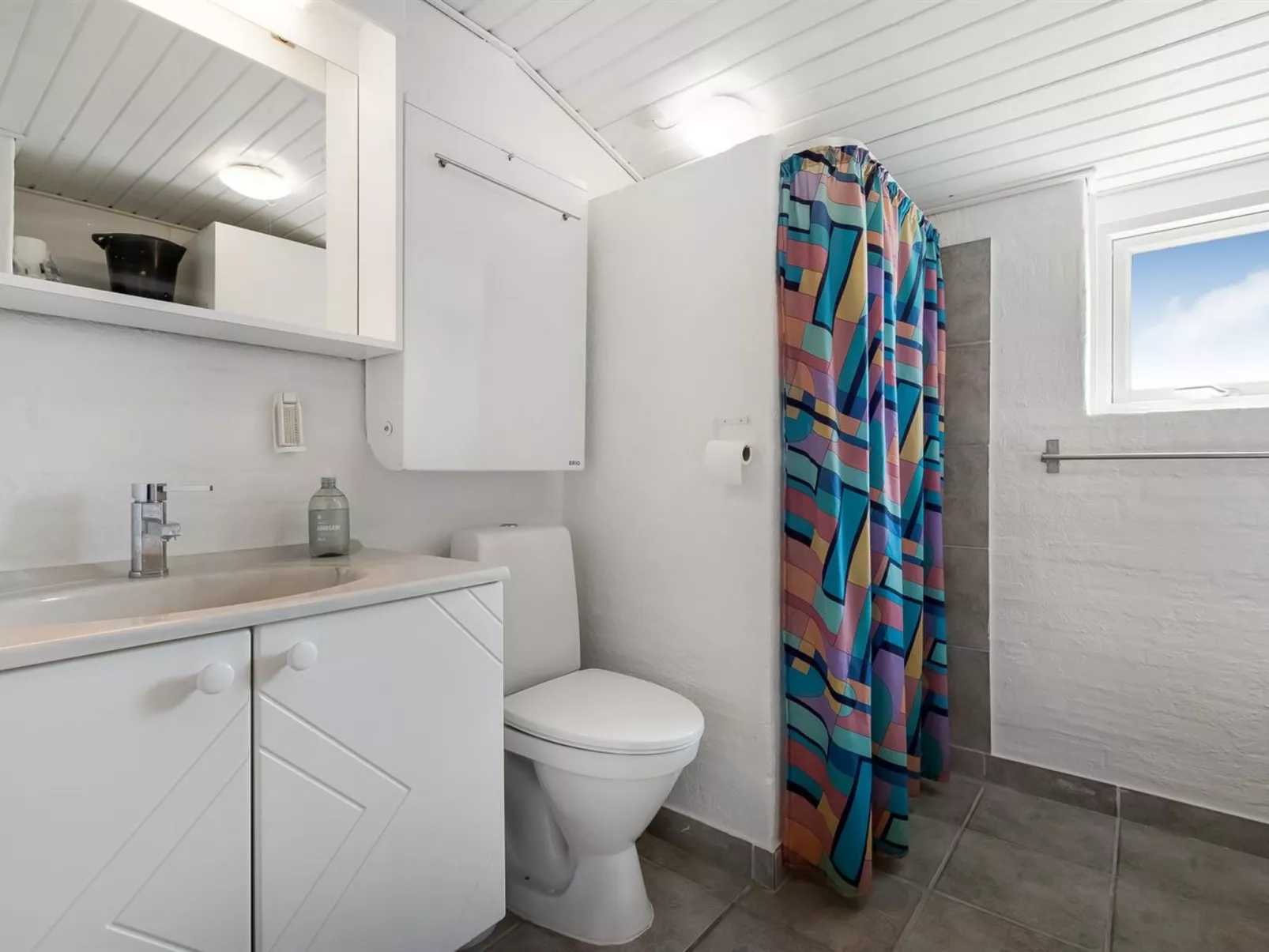 "Akira" - 250m from the sea-Binnen