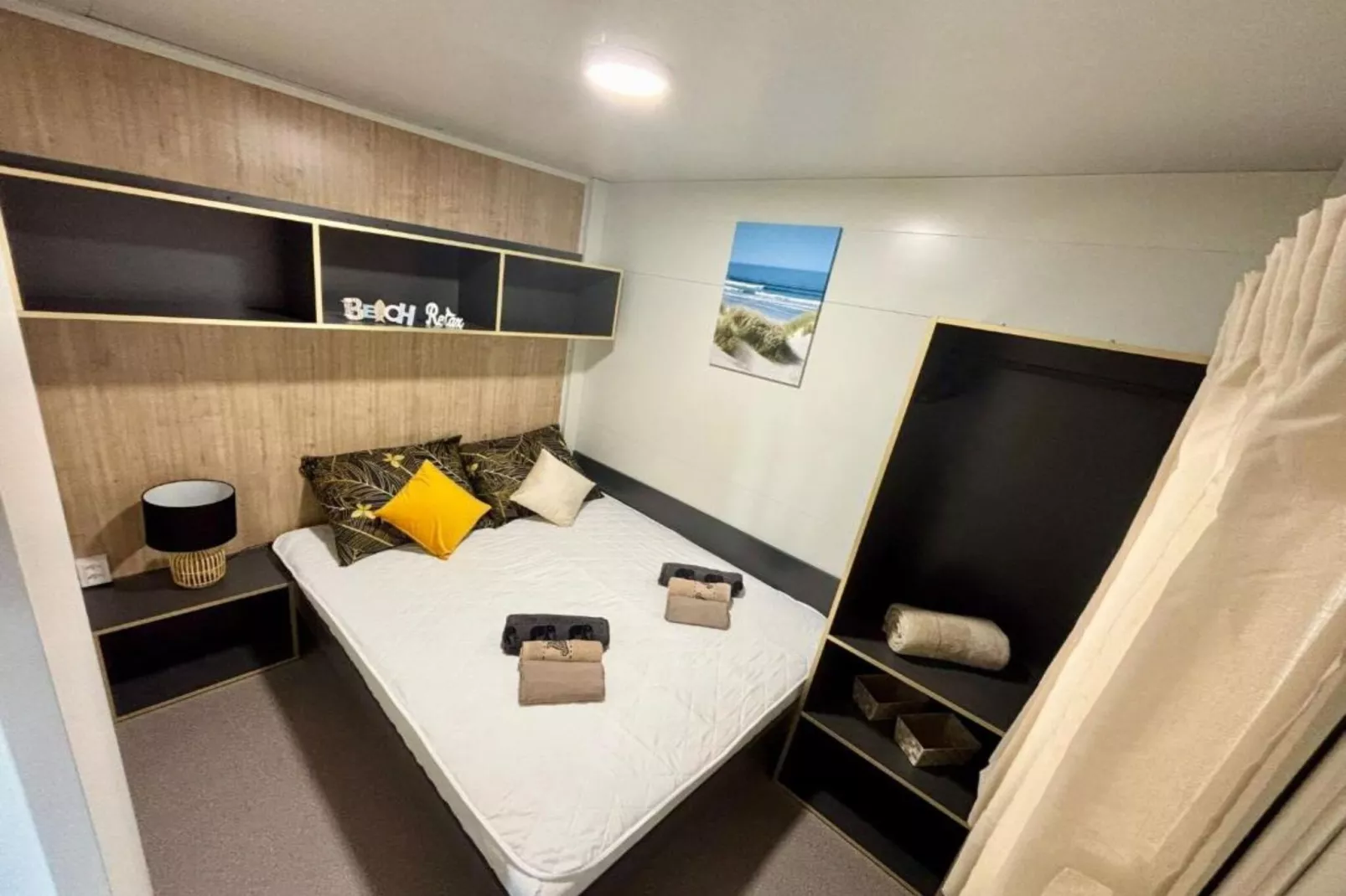 TJ Escape - Mobile Home - Mobile Home With Hot Tub And Terrace-Slaapkamer