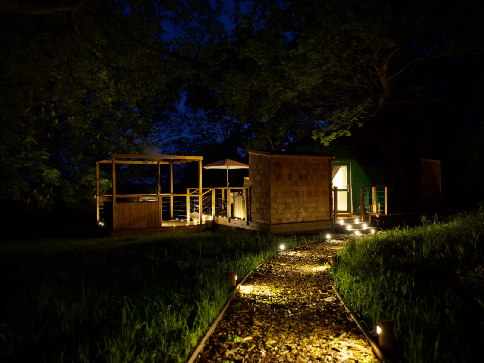 Chartwell Luxury Dome-Buiten