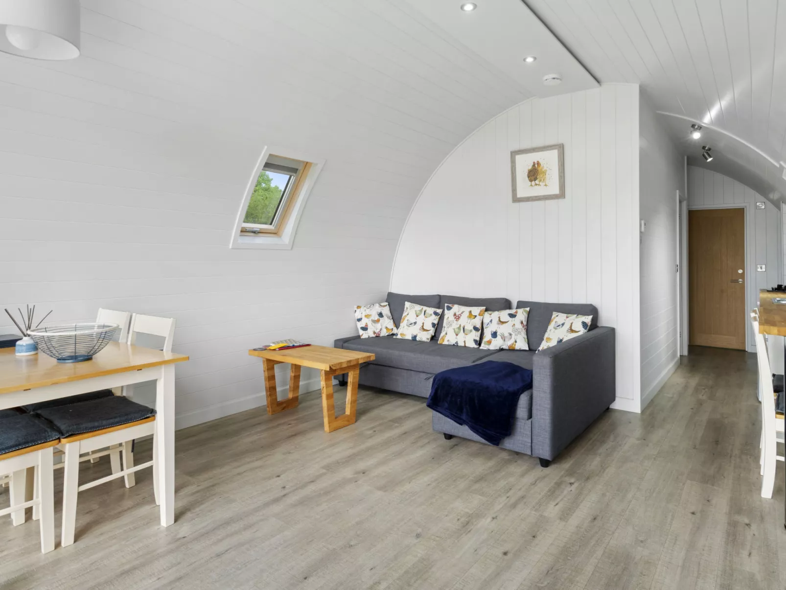 The Chicken Coop-Binnen