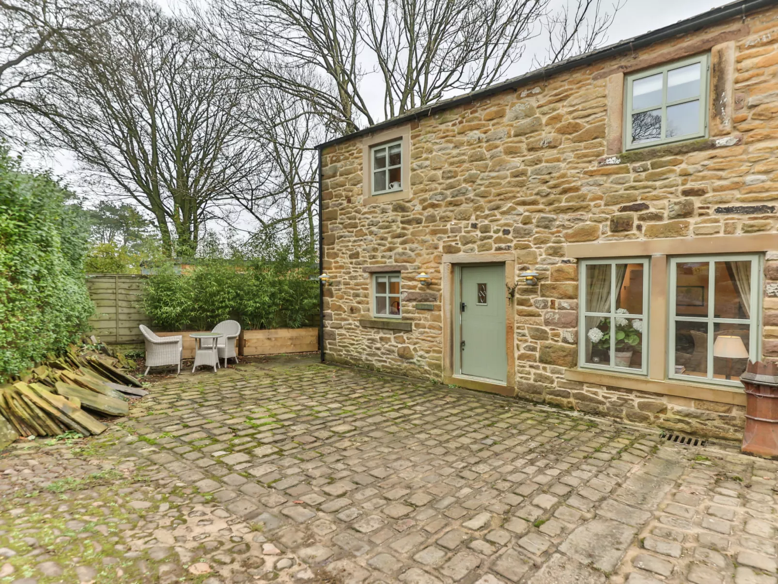 Middle Warble Stables-Buiten