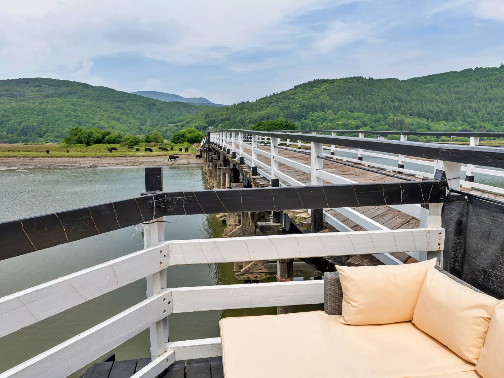 Toll Bridge Cottage-Buiten