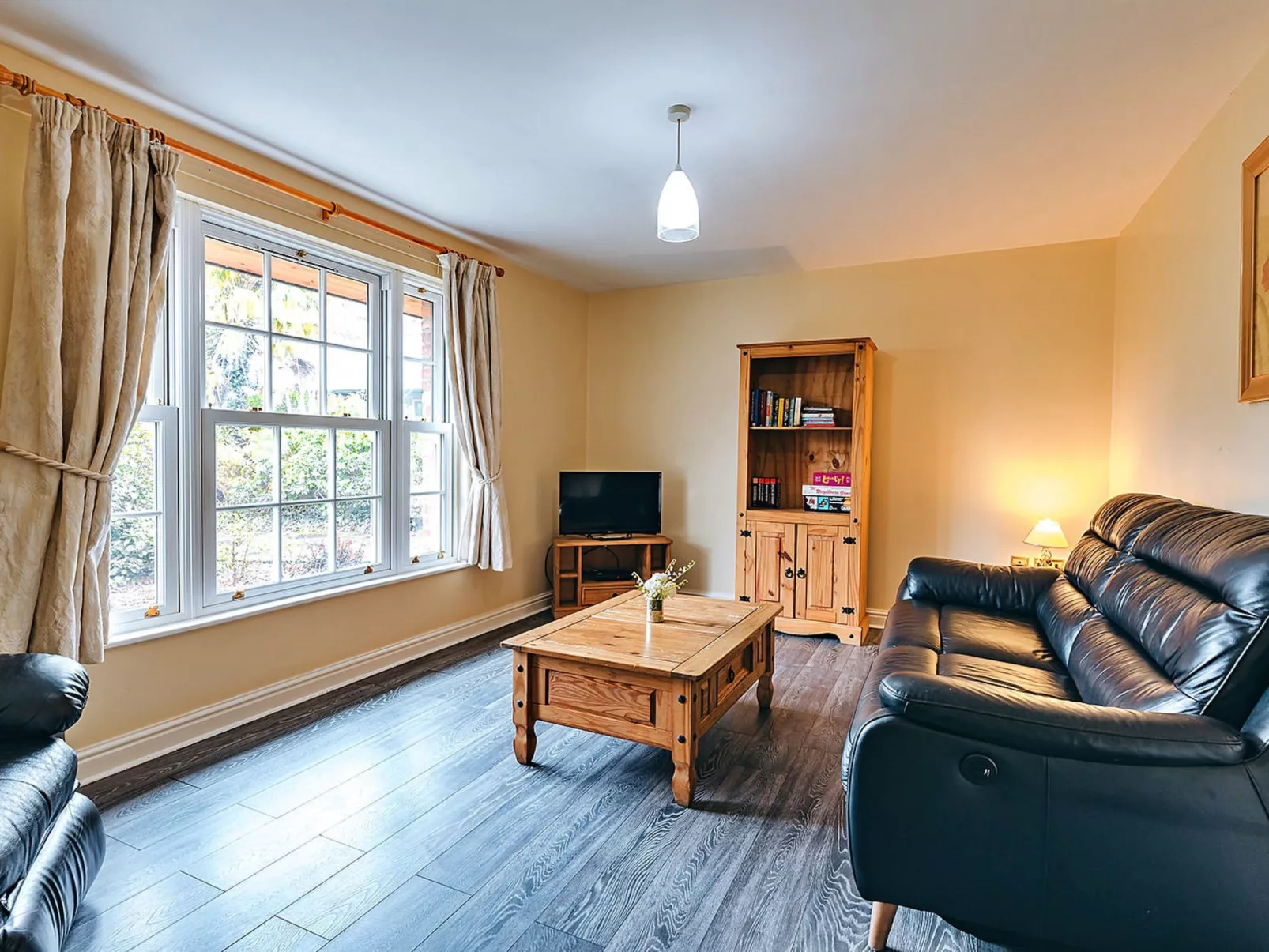 Netley Hall - Honeysuckle-Binnen