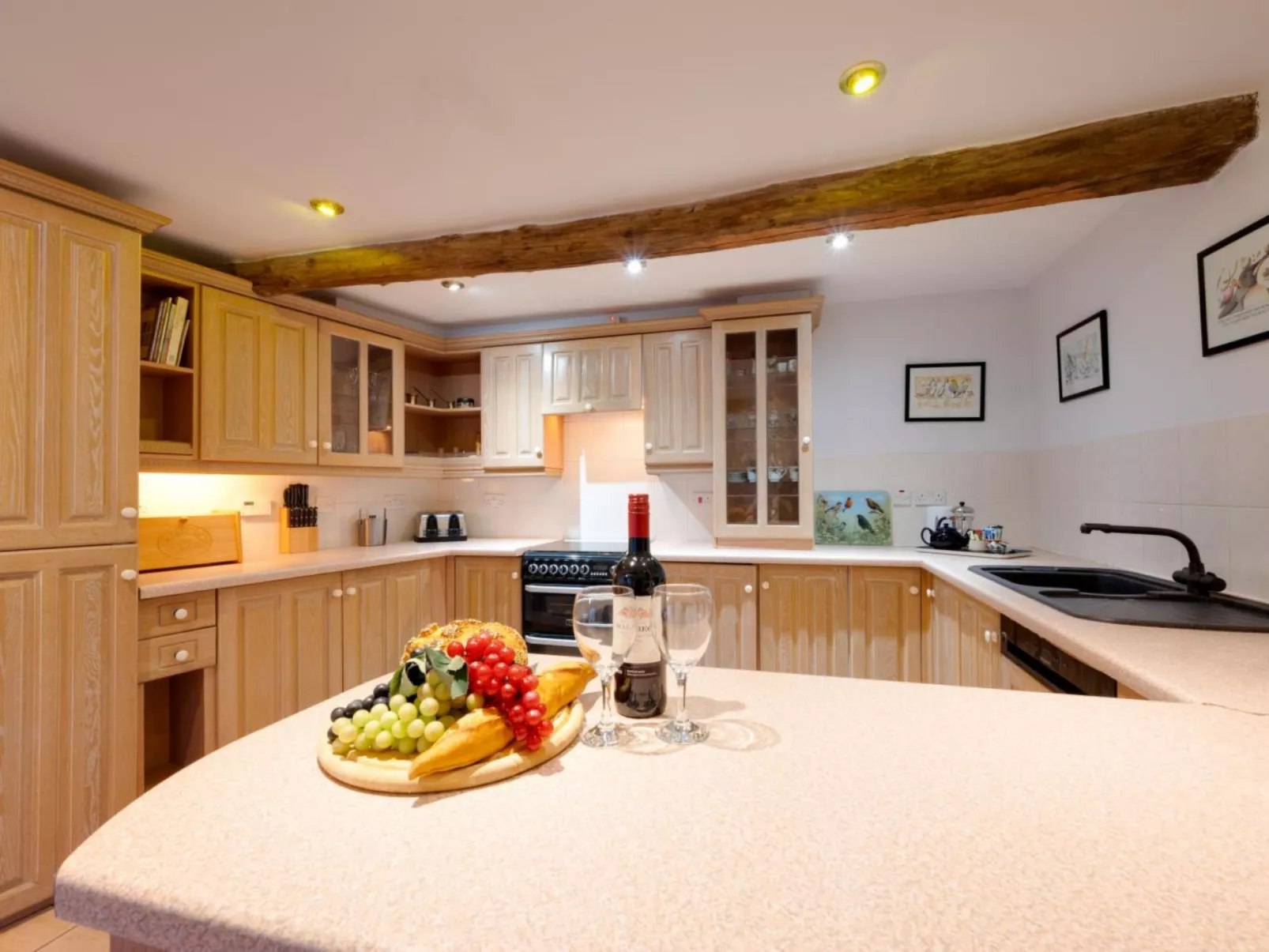 Cherry at Buckland Court-Binnen