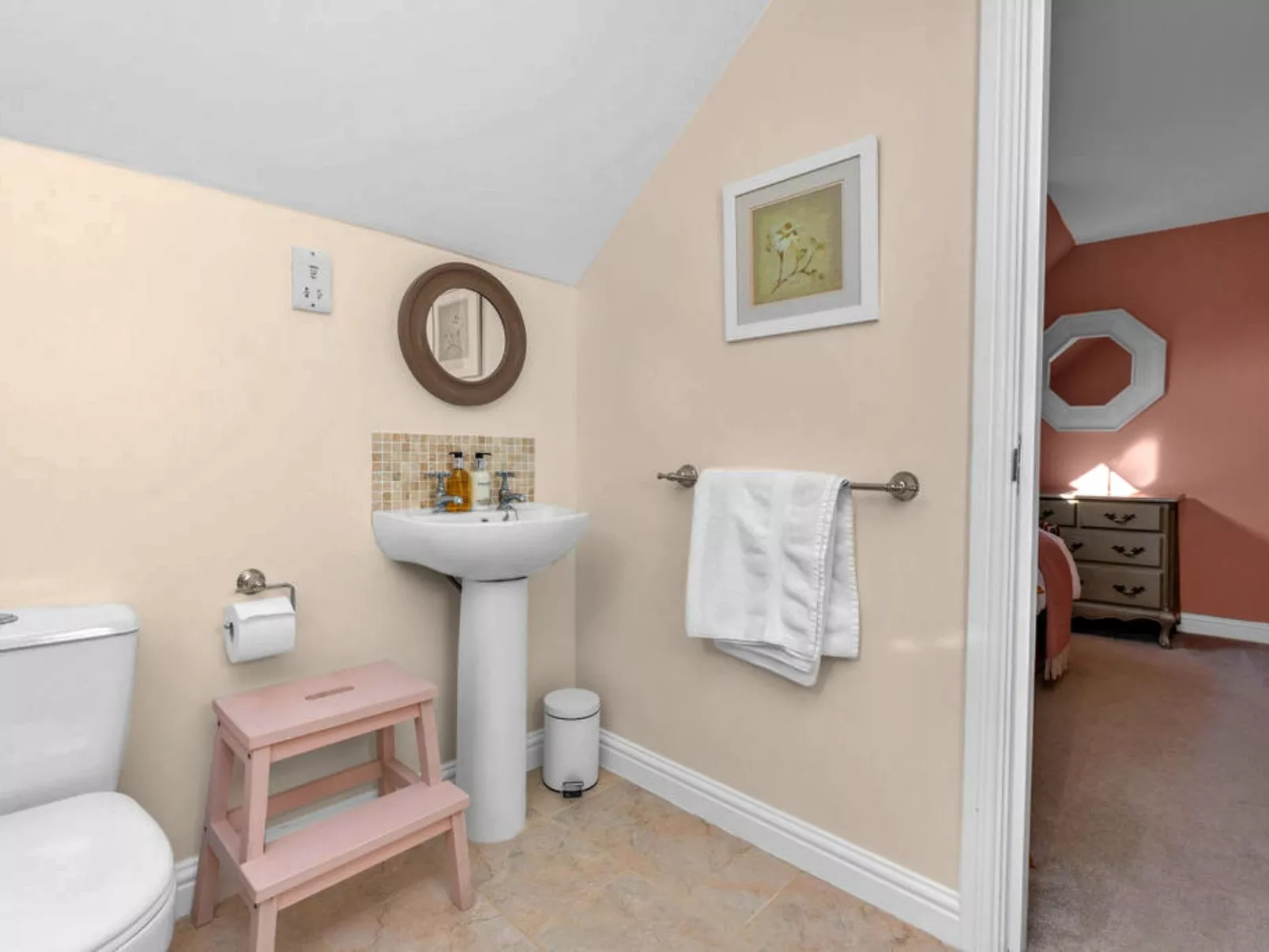 The Wheel House-Binnen