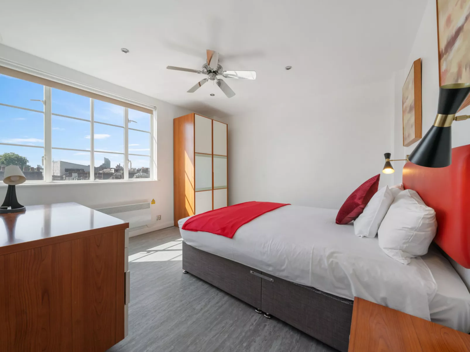 Roland House - Two Bedroom A-Binnen