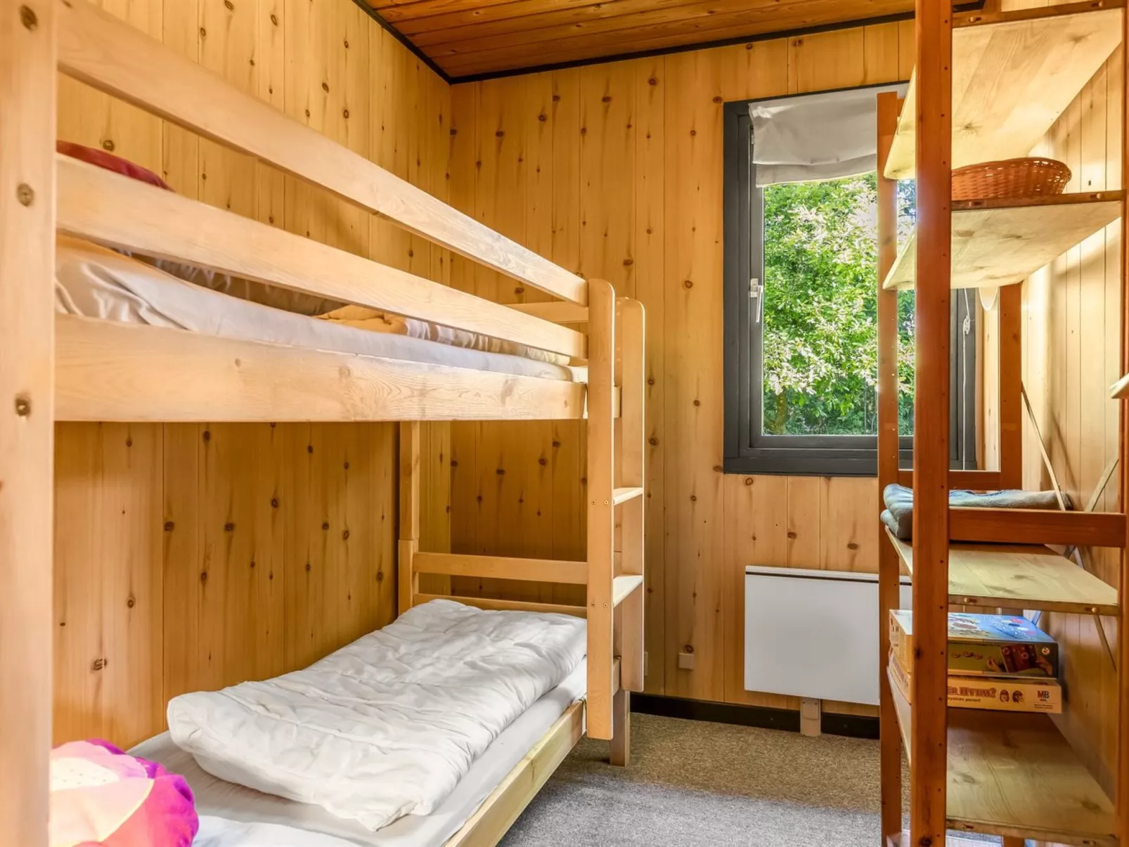 "Aron" - 30km from the sea-Binnen