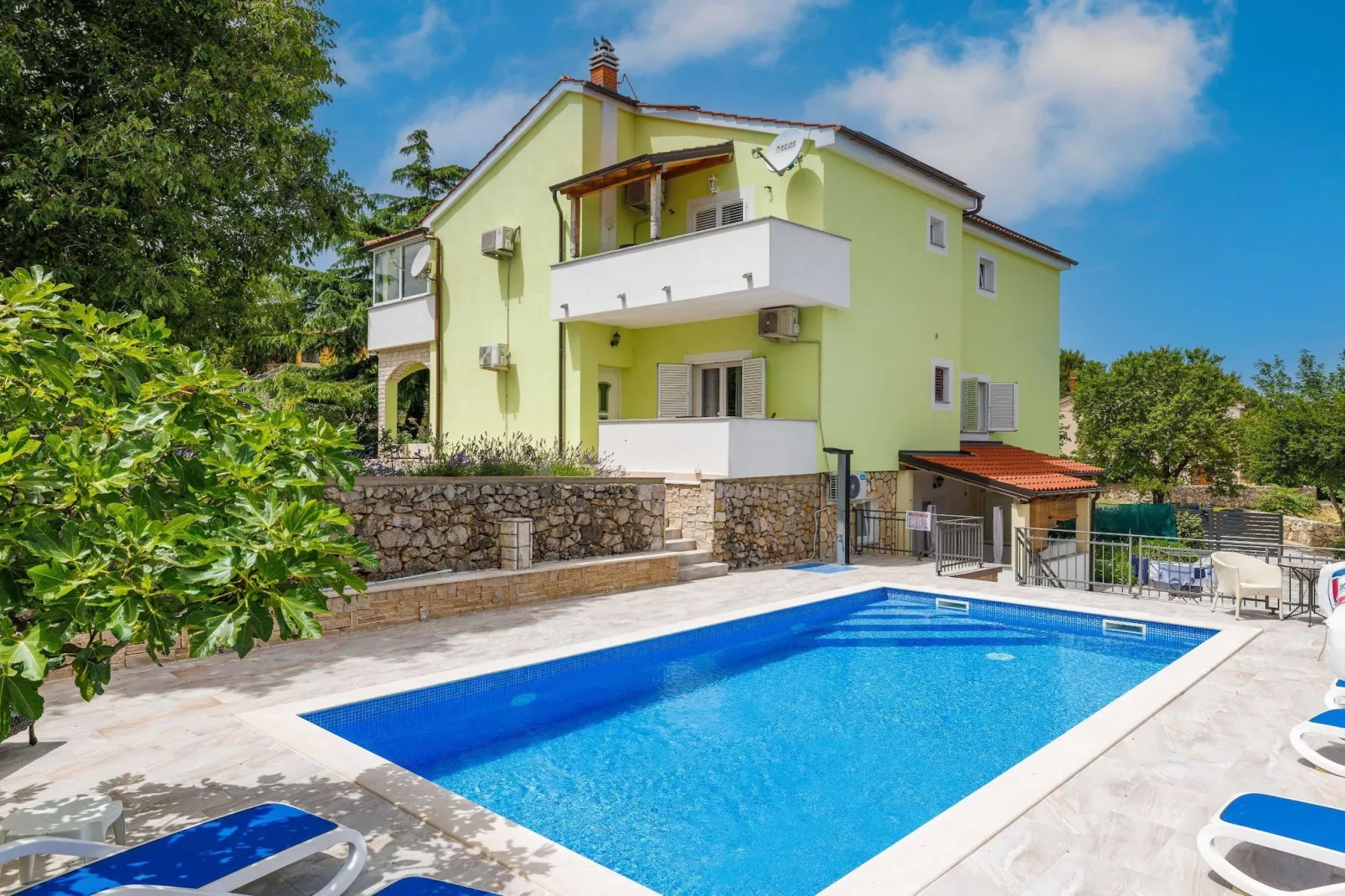 Wonderful Krk Island Stay: Shared Pool, Grill Patio, and Nearby Beaches - Double Room-Zwembad