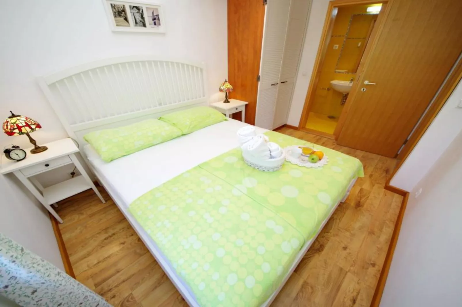 Two-Bedroom Apartment (Lavanda)-Slaapkamer