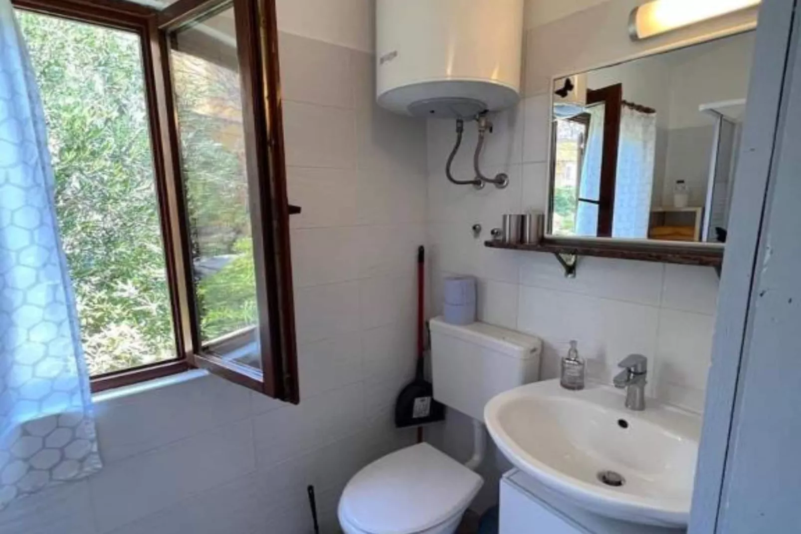 One-Bedroom Apartment With Sea View (A)-Badkamer