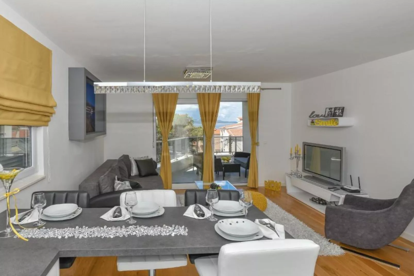 Apartment Hani 1 - One Bedroom Apartment With Balcony And Sea View-Eetkamer