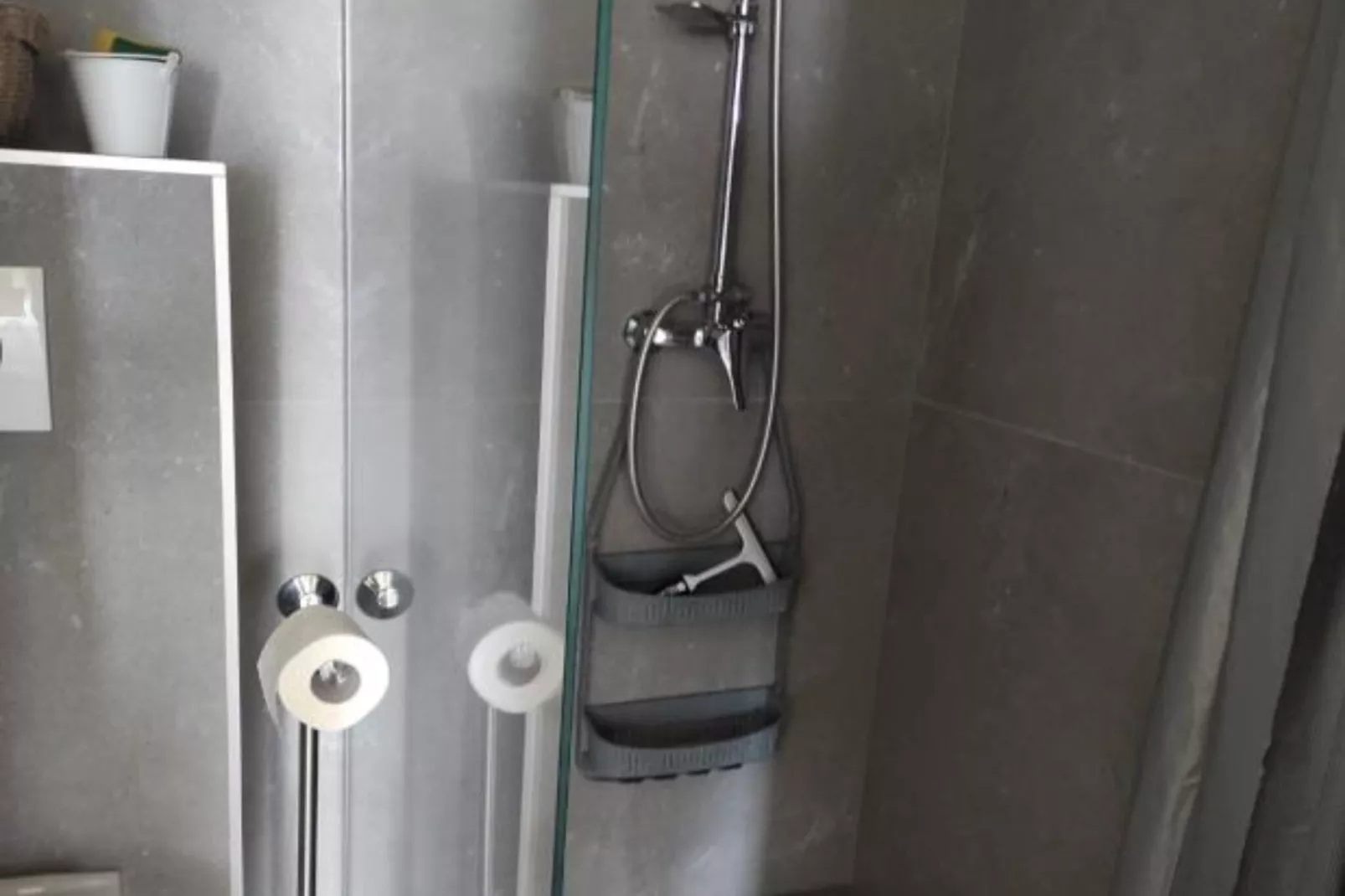 Modern Beachfront Apartments near Šibenik - Classic  Studio Apartment with Balcony and Sea View-Badkamer