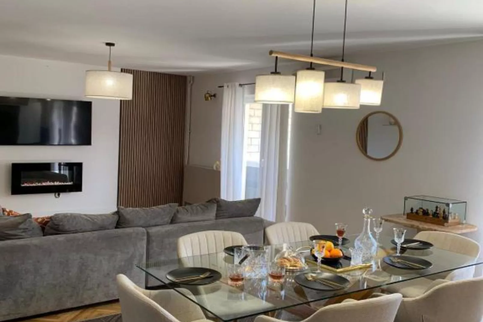 Luxury Apartment Ivo  with Jacuzzi near the beach - Two Bedroom Apartment-Eetkamer