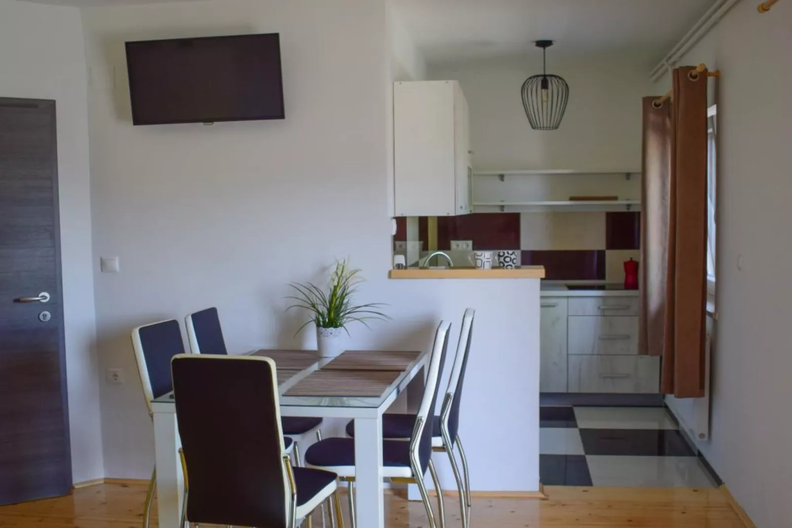 Zevnik Quiet Retreat with Stunning Views and Equestrian Activities - One Bedroom Apartment-Keuken