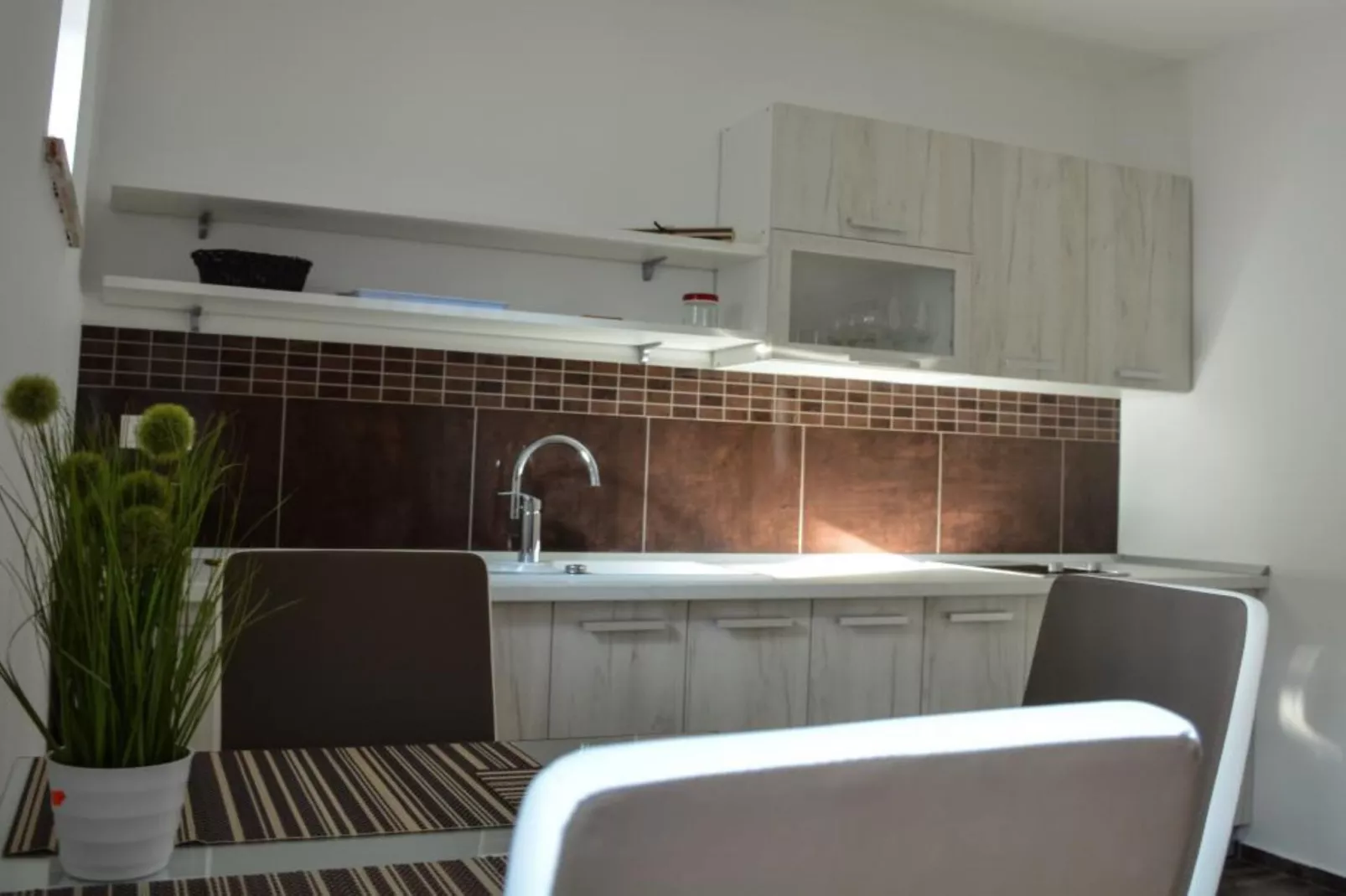 Zevnik Quiet Retreat with Stunning Views and Equestrian Activities - Standard One Bedroom Apartment-Keuken