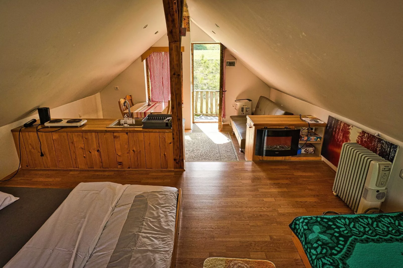 Visnja Gora Meadow Hideaway with Terrace - One Bedroom Cottage with Terrace (owner Hiška na skalci)-Slaapkamer