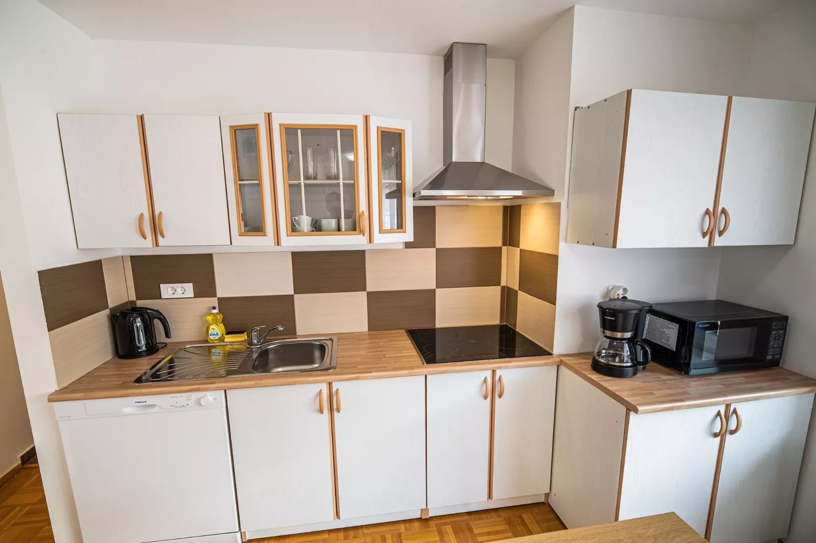 Mountain View Haven Apartments - One Bedroom Apartment  with Balcony-Keuken