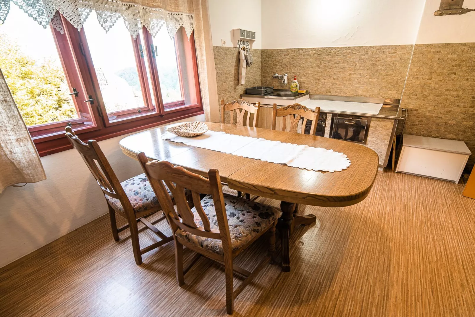 Bloomfield Retreat Country House with Sauna - Three Bedroom Country House-Keuken