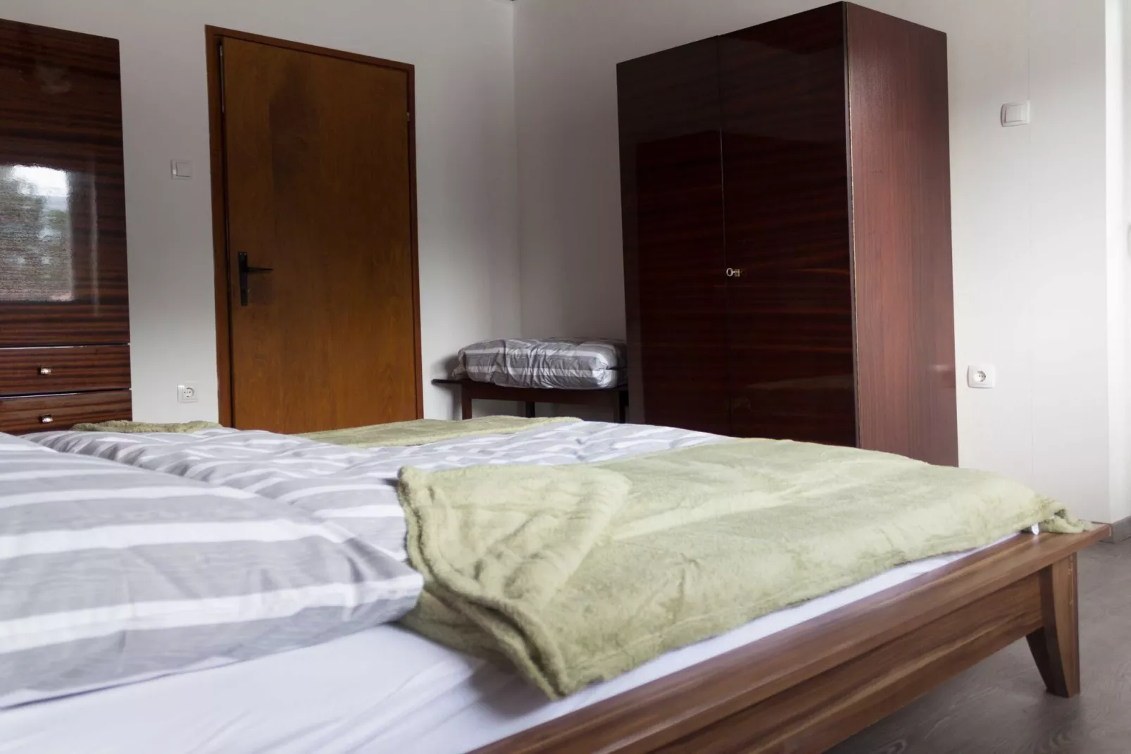 Cozy Holiday Home with Garden, BBQ, and Outdoor Dining Area in Rečica ob Savinji - Two Bedroom Apartment-Slaapkamer