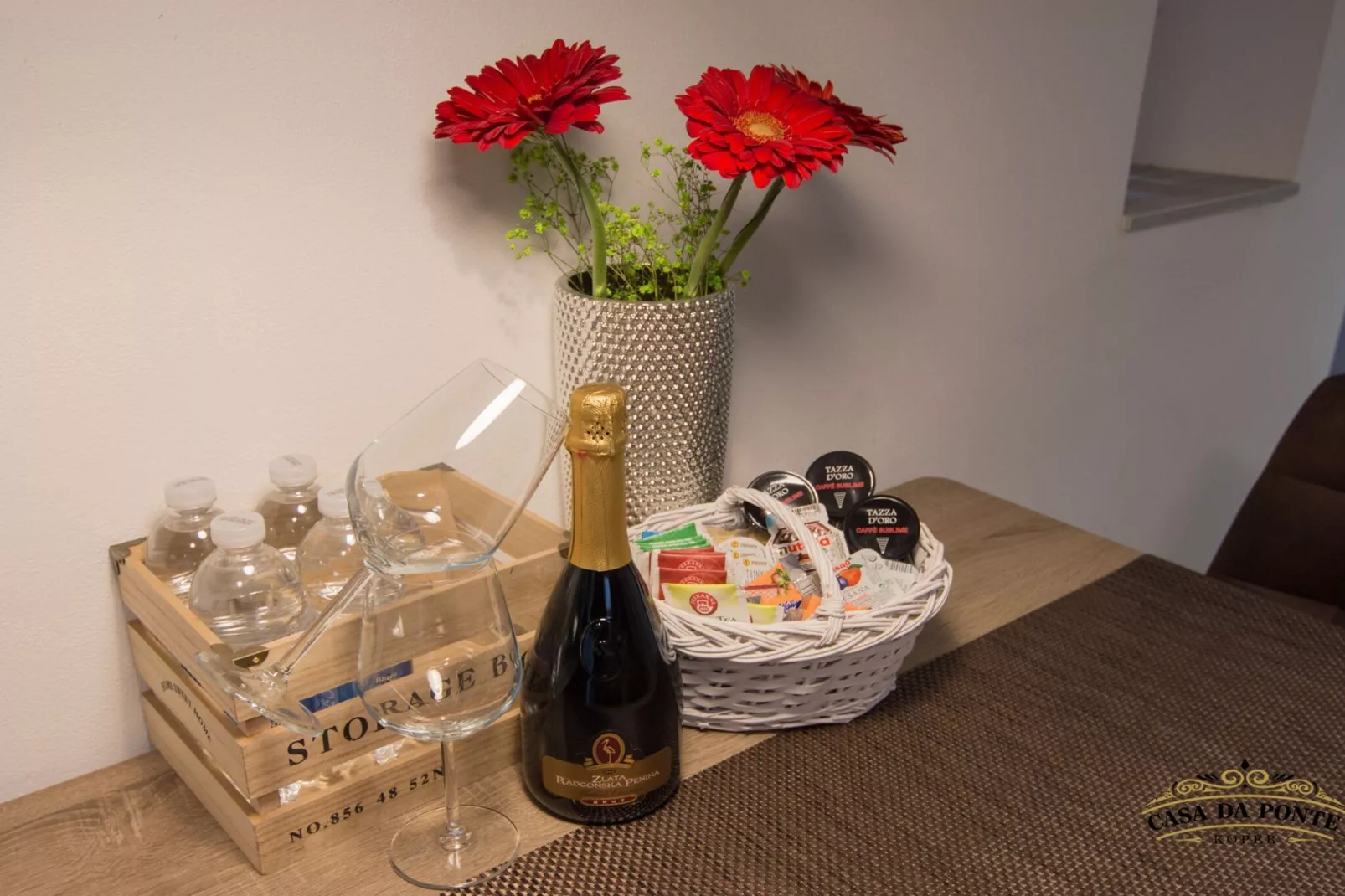 Downtown Koper Spacious Apartment with Balcony - Two Bedroom Apartment with Balcony-Eetkamer