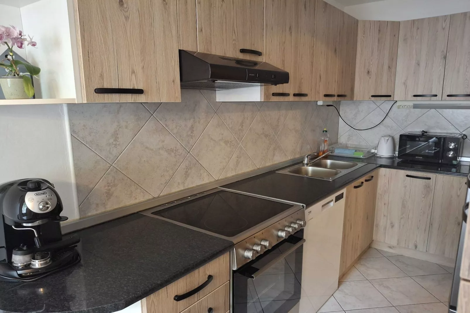 Luce Hilltop Cozy Apartment - Two Bedroom Apartment-Keuken