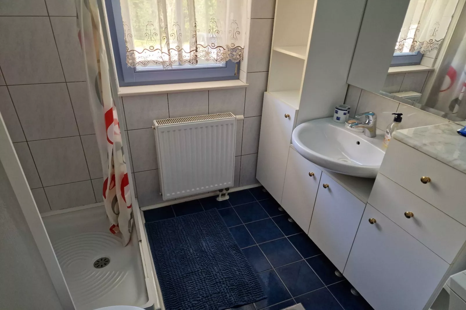 Bovec Comfortable Apartment with Mountain View - One Bedroom Apartment with Mountain View-Badkamer