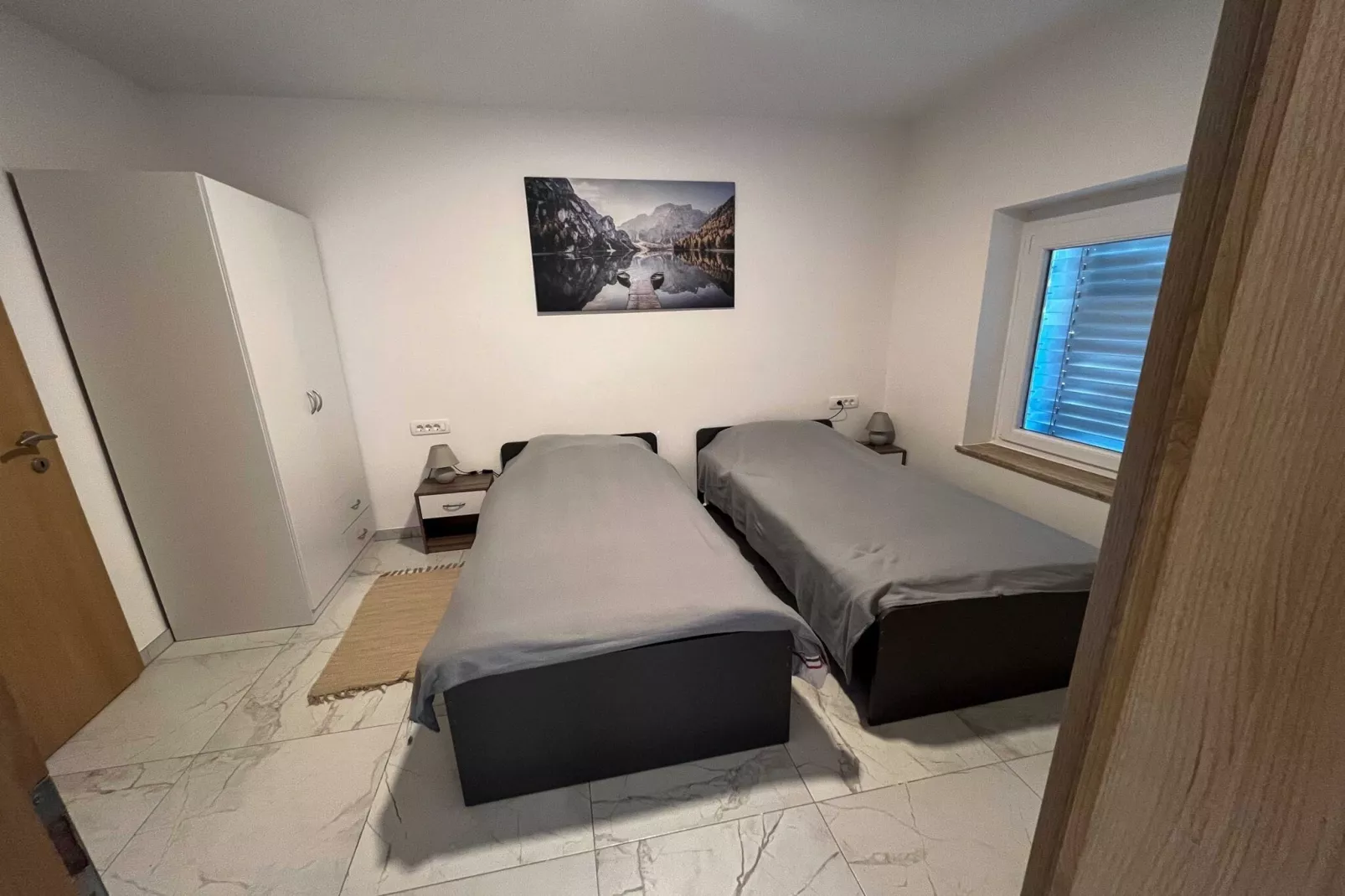 Delightful Cozy Riverside Apartment - One Bedroom Apartment with Terrace-Slaapkamer