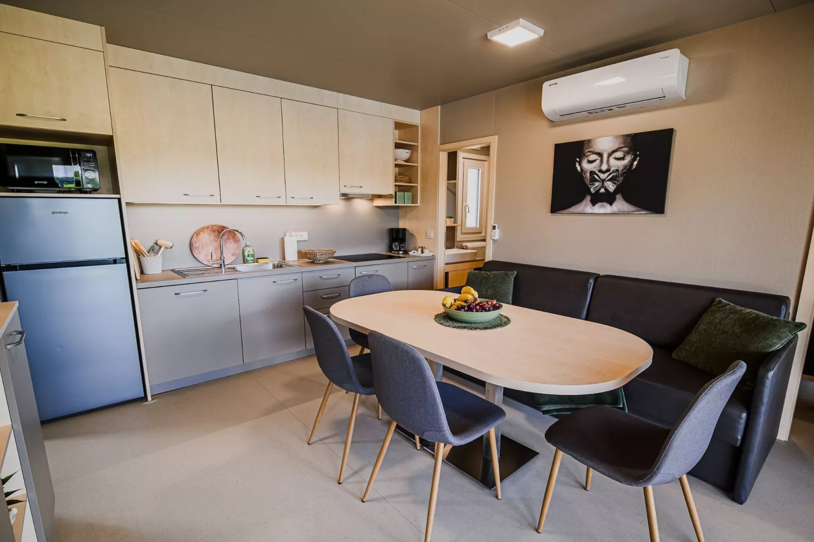 Lakeside Luxury Retreat Mobile Homes with Thermal Riviera Tickets - Three Bedroom Mobile Home 15\/016-Eetkamer