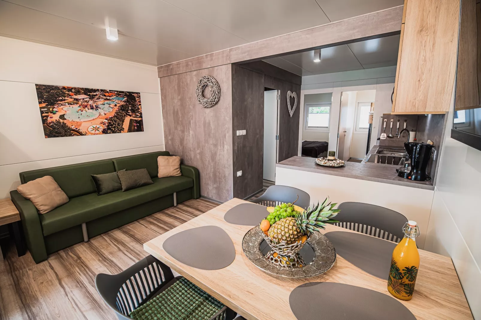 Lake Serenity Premium Mobile Homes with Thermal Riviera Tickets - Three Bedroom Mobile Home 15\/028 - Woonkamer