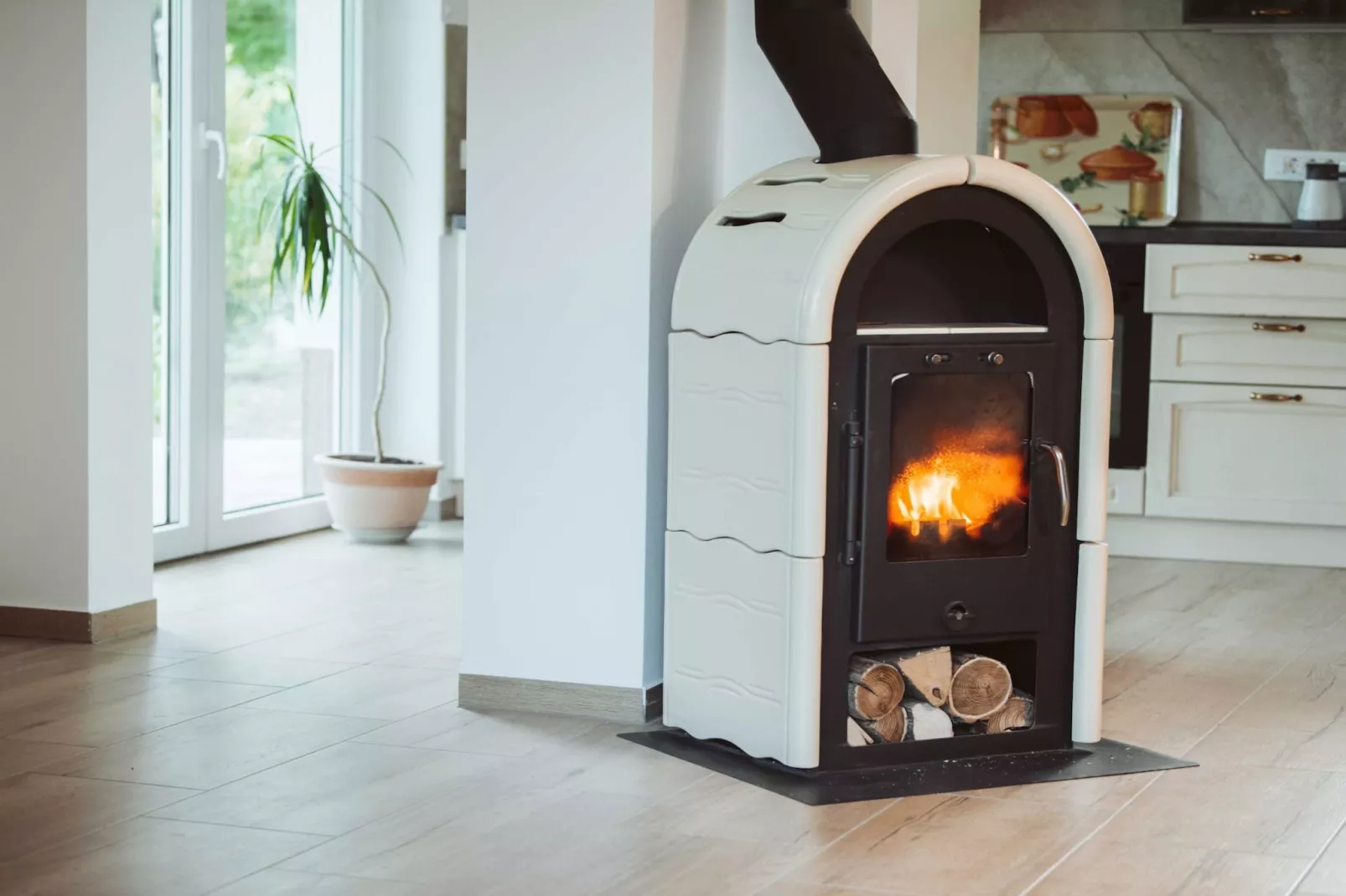 Cozy Holiday Home with Fireplace and Scenic Hills in Bistrica ob Sotli - Two Bedroom Holiday Home-Keuken