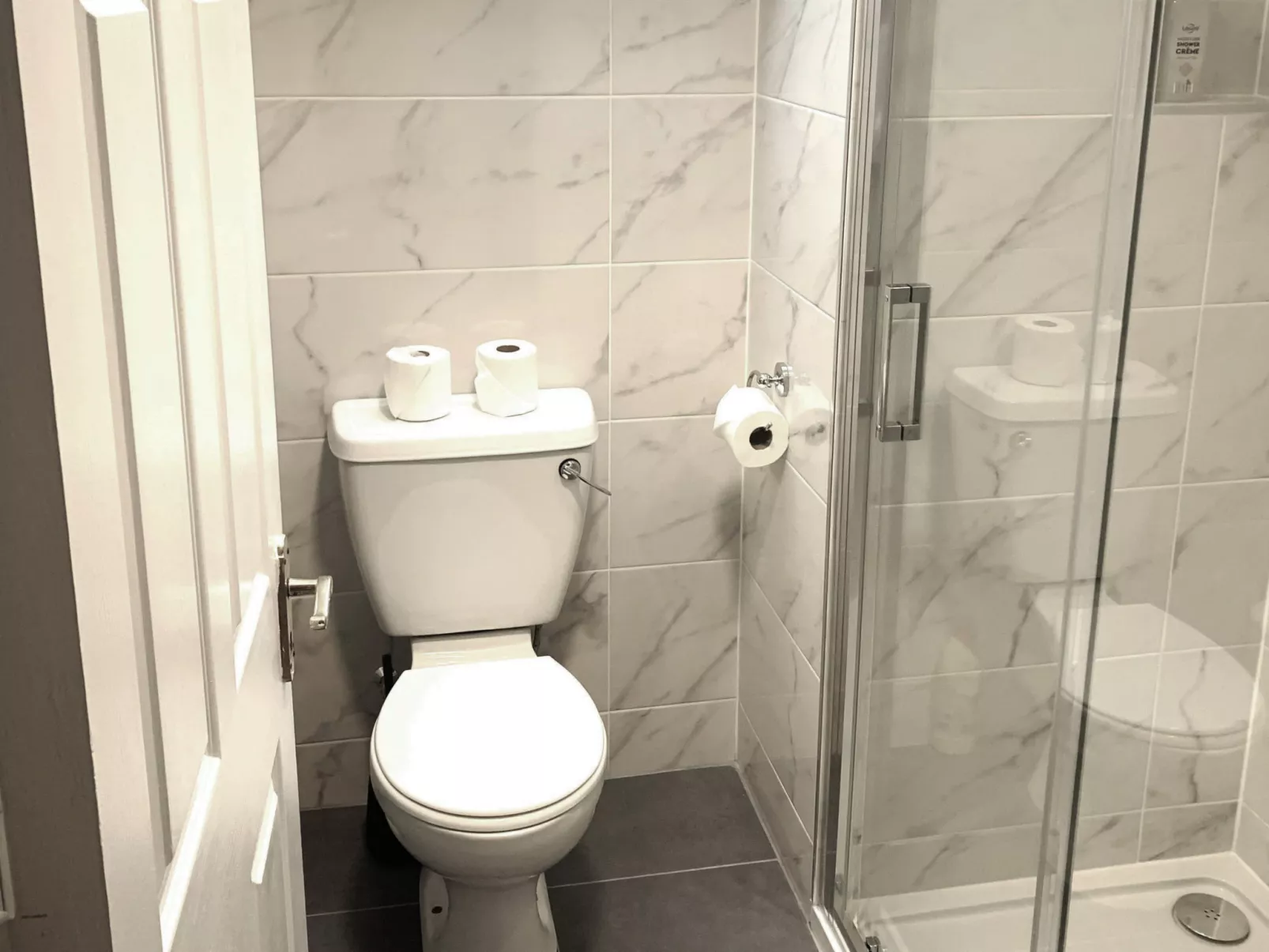 Burren Seaside Lodge-Binnen