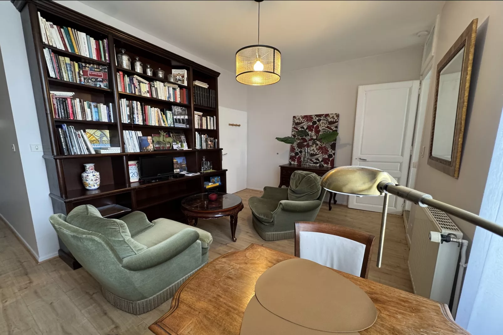 Appartement avec la petite cour-Woonkamer