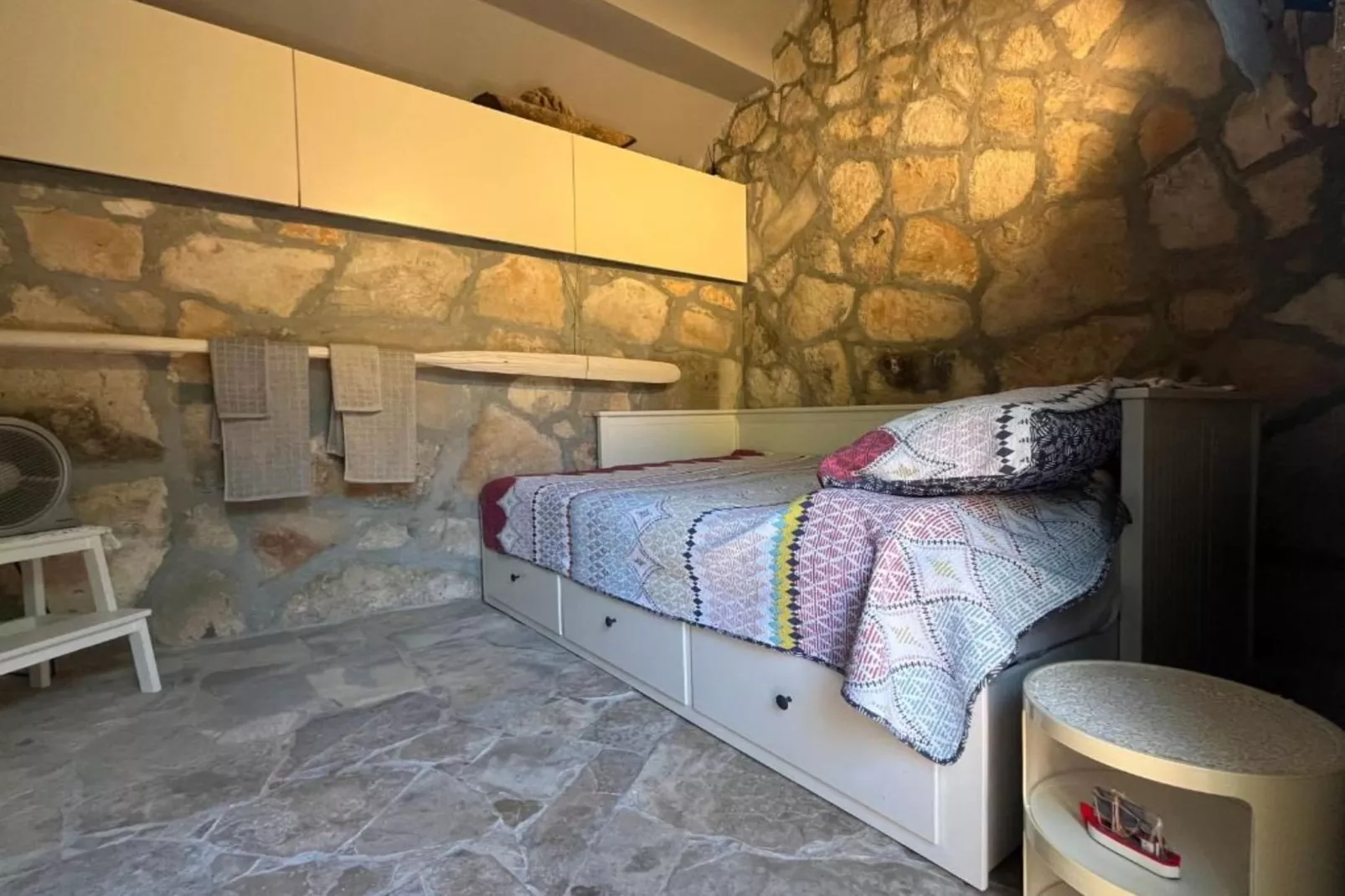 Romantic Stone House and Yard Near Stunning Beach - Two Bedroom Holiday Holiday Home  with  Patio and Terrace-Slaapkamer
