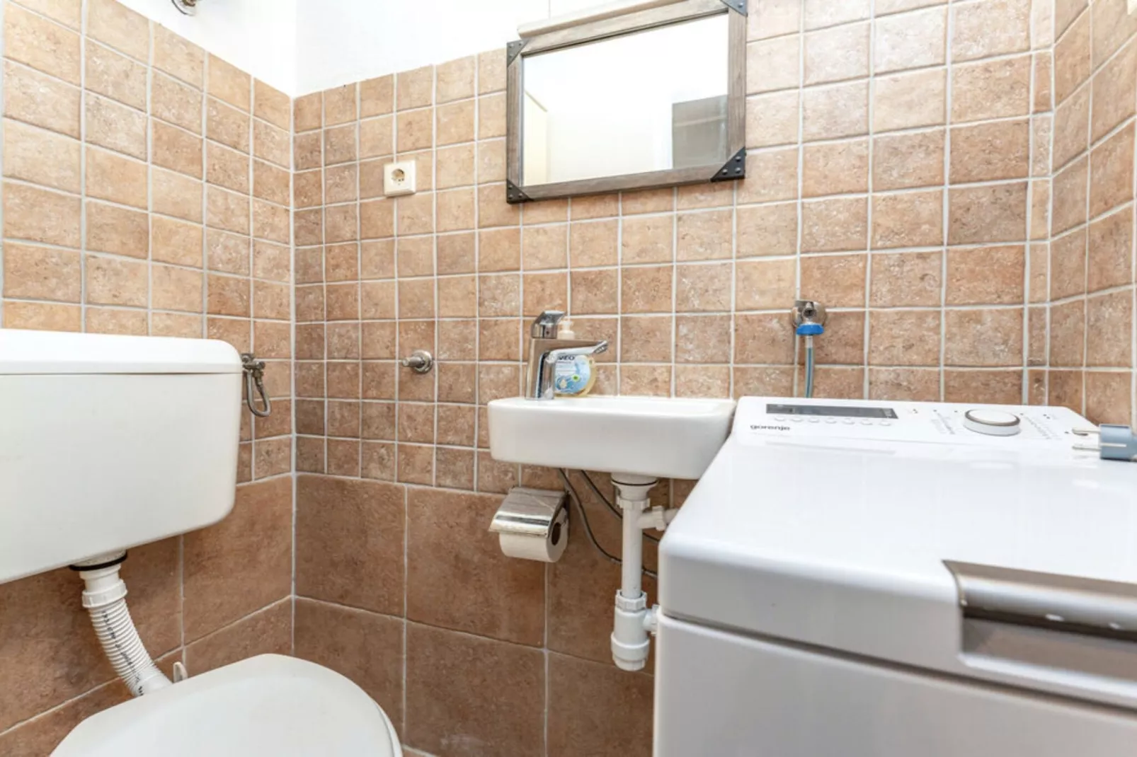 Holiday Home Pigmy Cormoran - One Bedroom House with Terrace  and Pool-Badkamer