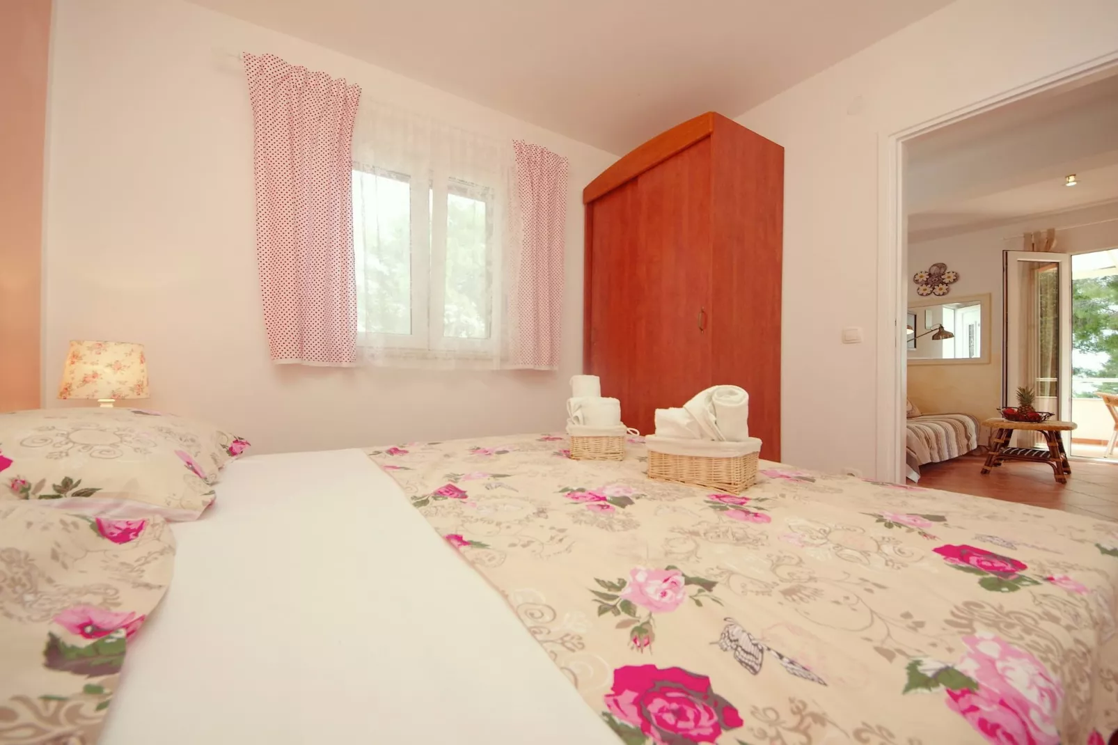 Seafront Apartments Deveron - One Bedroom Apartment  with Balcony and Sea View (Zavala)-Slaapkamer