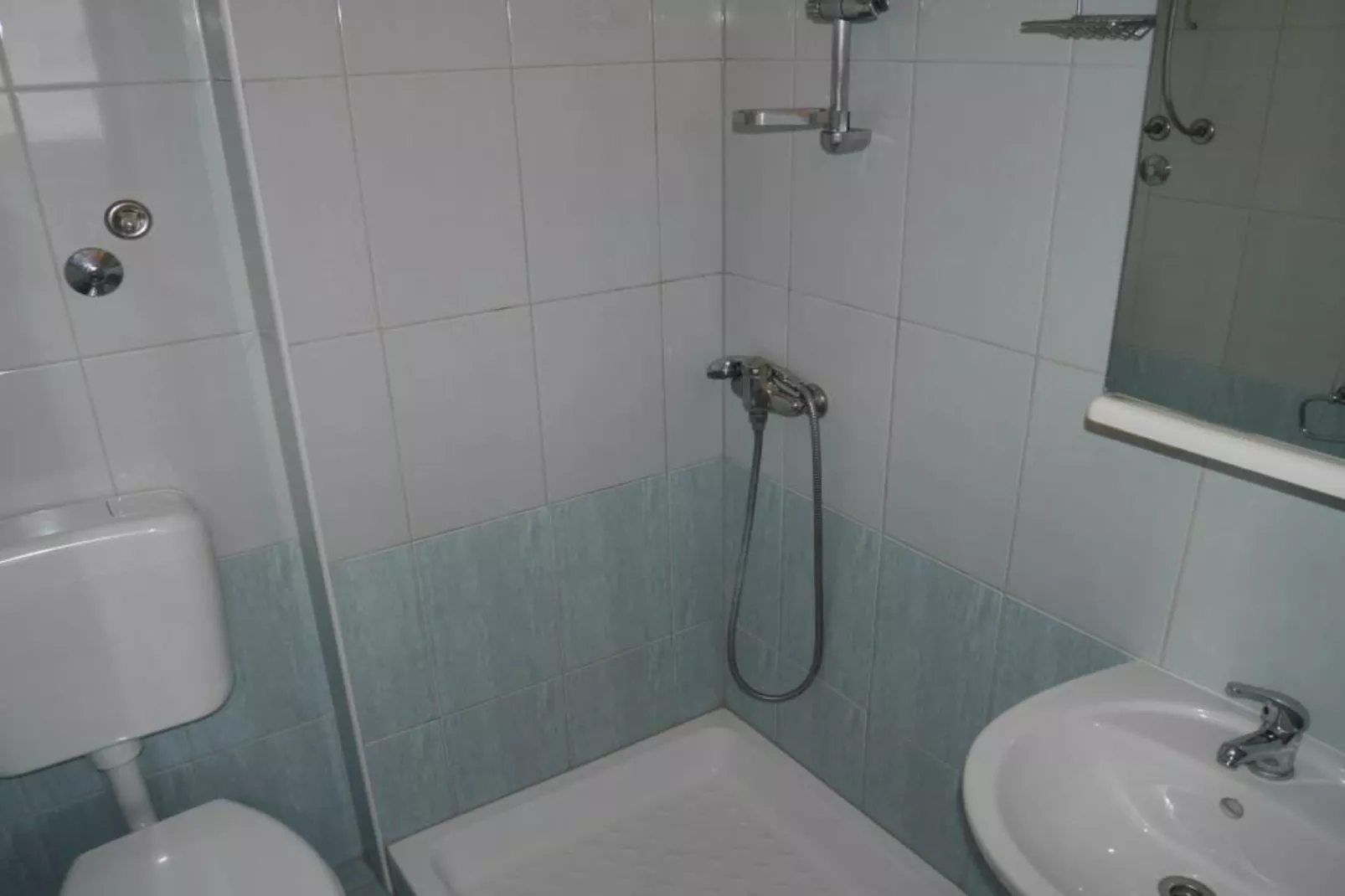 Dugi Rat Seaside Apartments - Two Bedroom Apartment 1-Badkamer