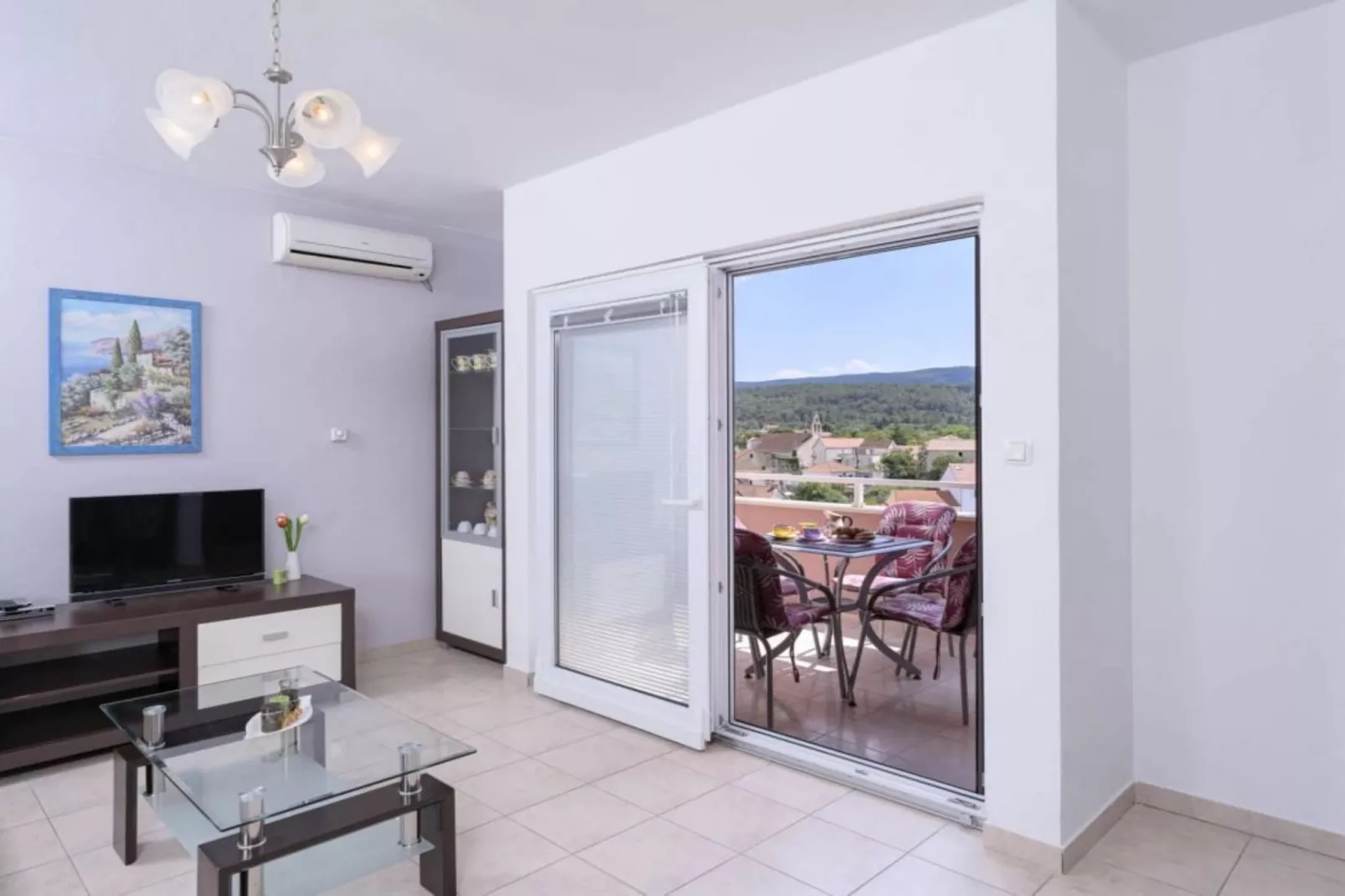 One Bedroom Apartment with Balcony and Sea View 2-Eetkamer