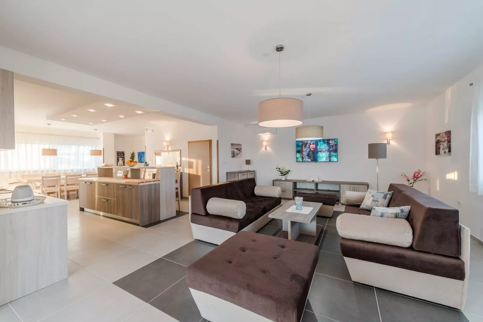 Luxury Escape with Swimming Pool & Modern Design - Deluxe Four Bedroom Villa with Sea View and Private Pool (Villa 5)-Woonkamer