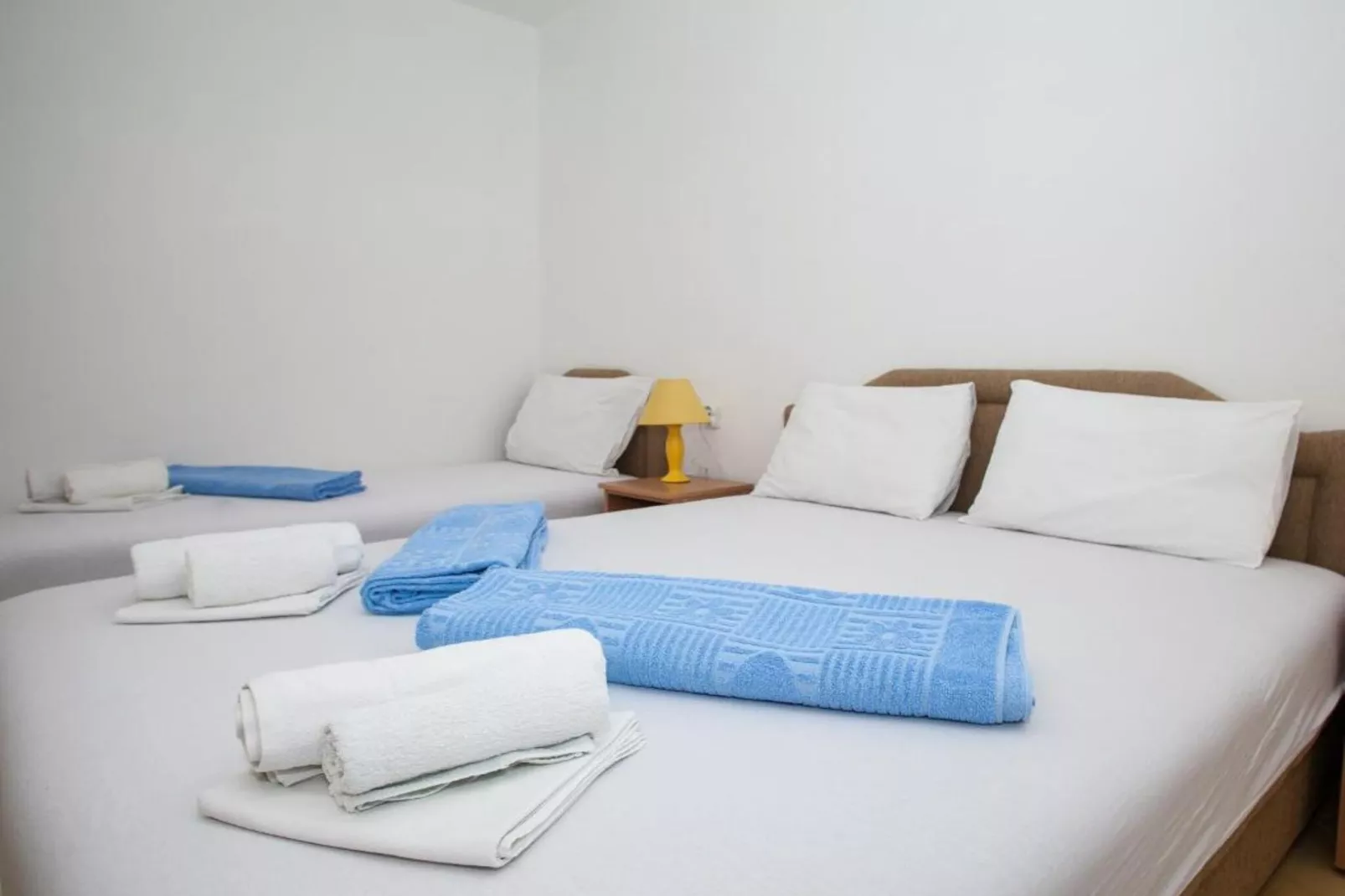 Charming Seaside Escape in Kotor - One Bedroom Apartment with Sea View 1-Slaapkamer