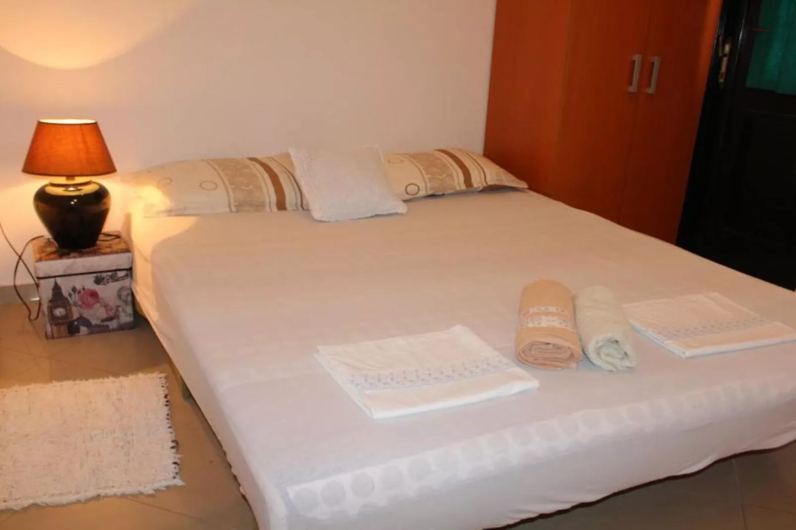 City & Sea Escape – A Perfect Stay in Herceg Novi - Two Bedroom Apartment with Seaview-Slaapkamer